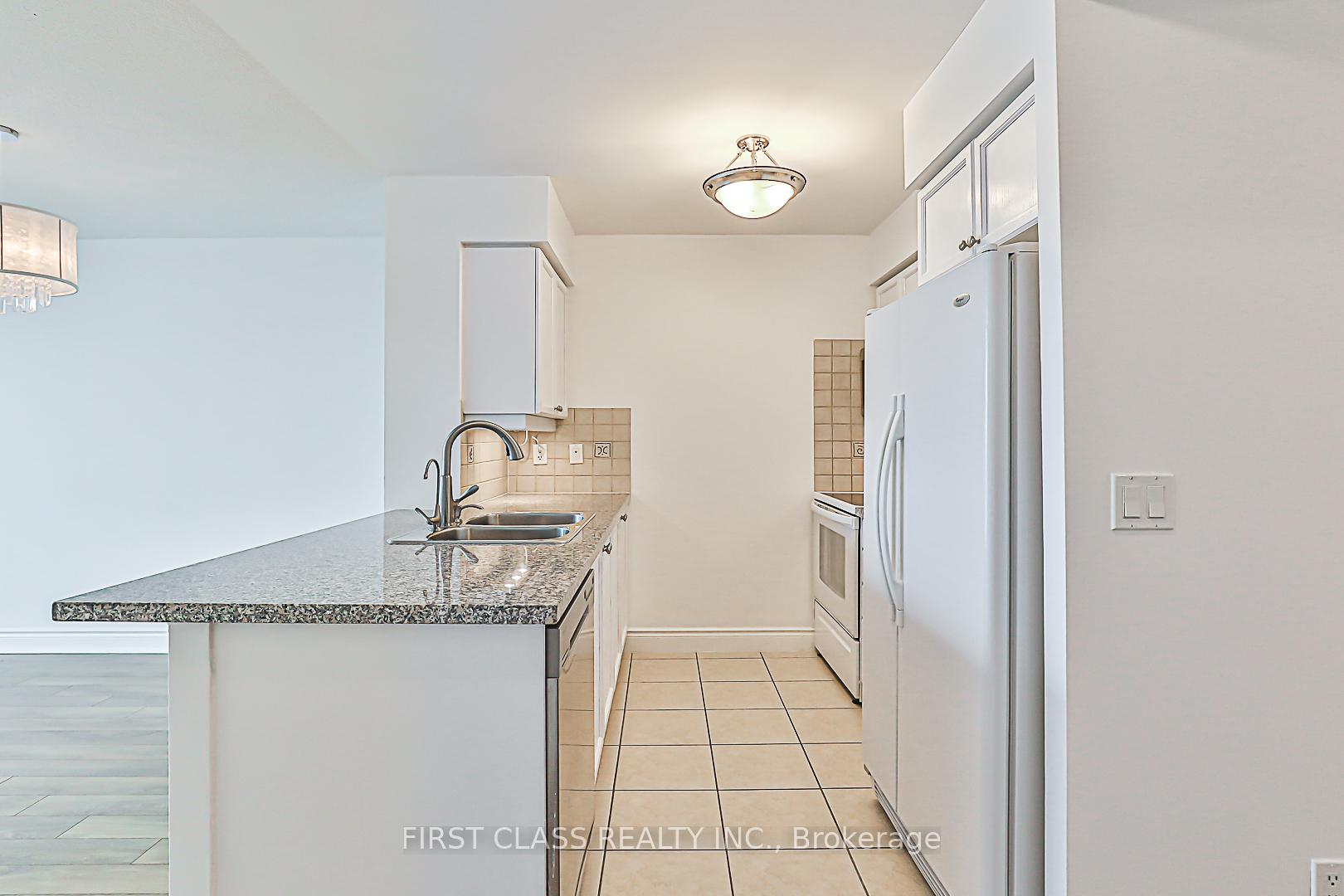2 Bedrooms Condo at 15 Greenview,  Toronto For sale