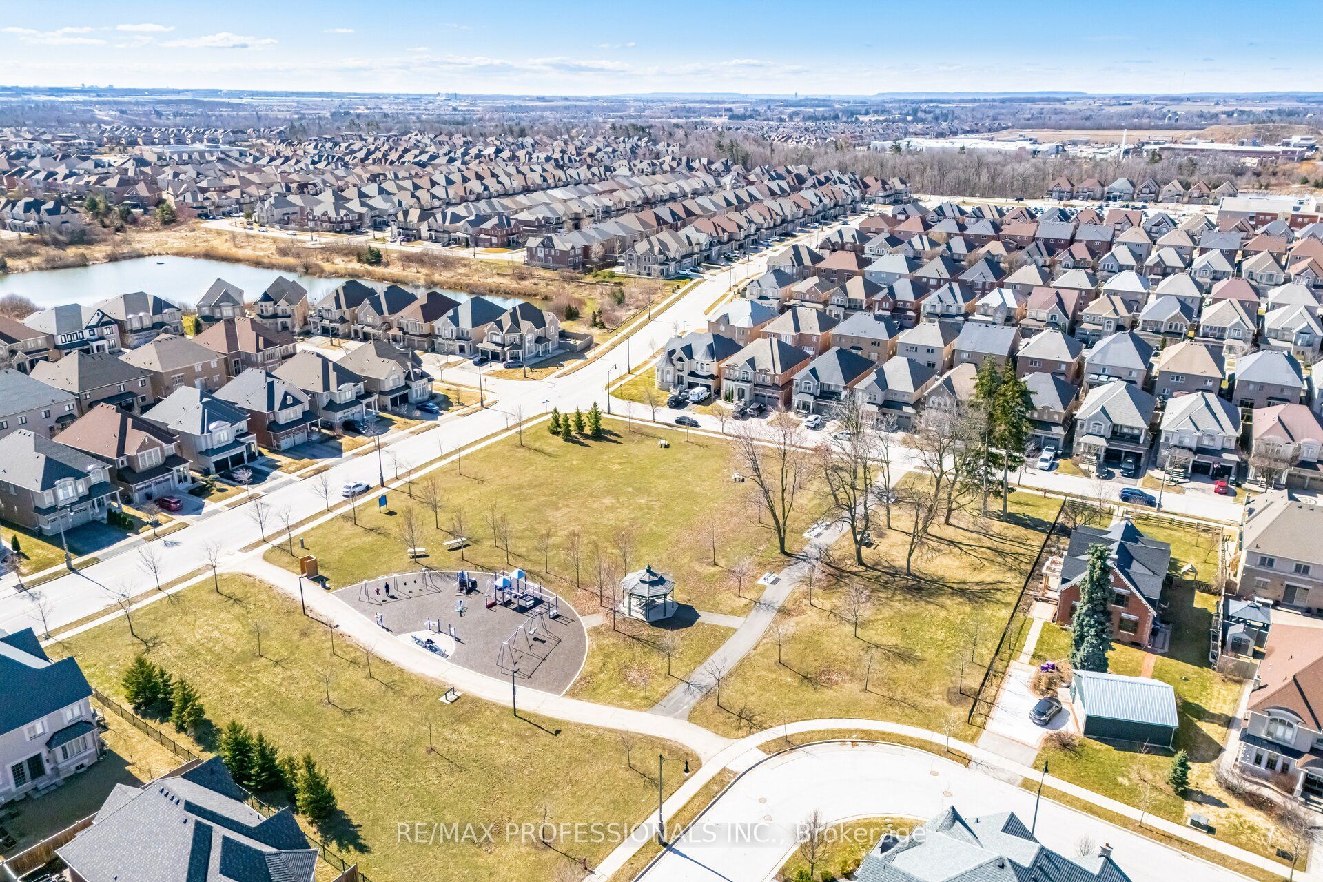 35 Lampman Crescent