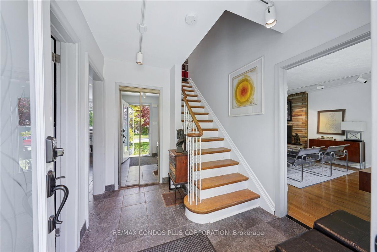 11 Ridgemoor Avenue