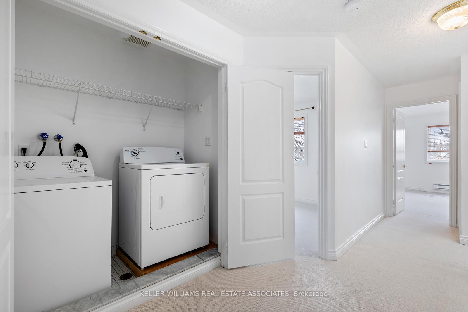 3 Bedrooms Condo at 5480 Glen Erin, Mississauga For sale