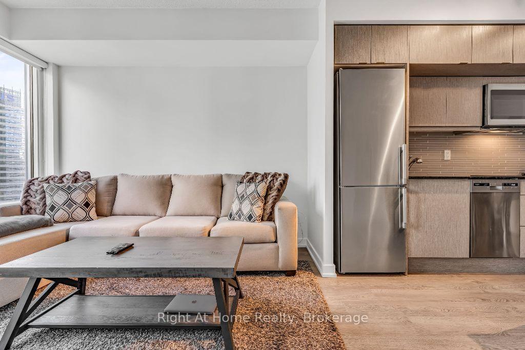 1 Bedroom Condo at 10 York,  Toronto For sale