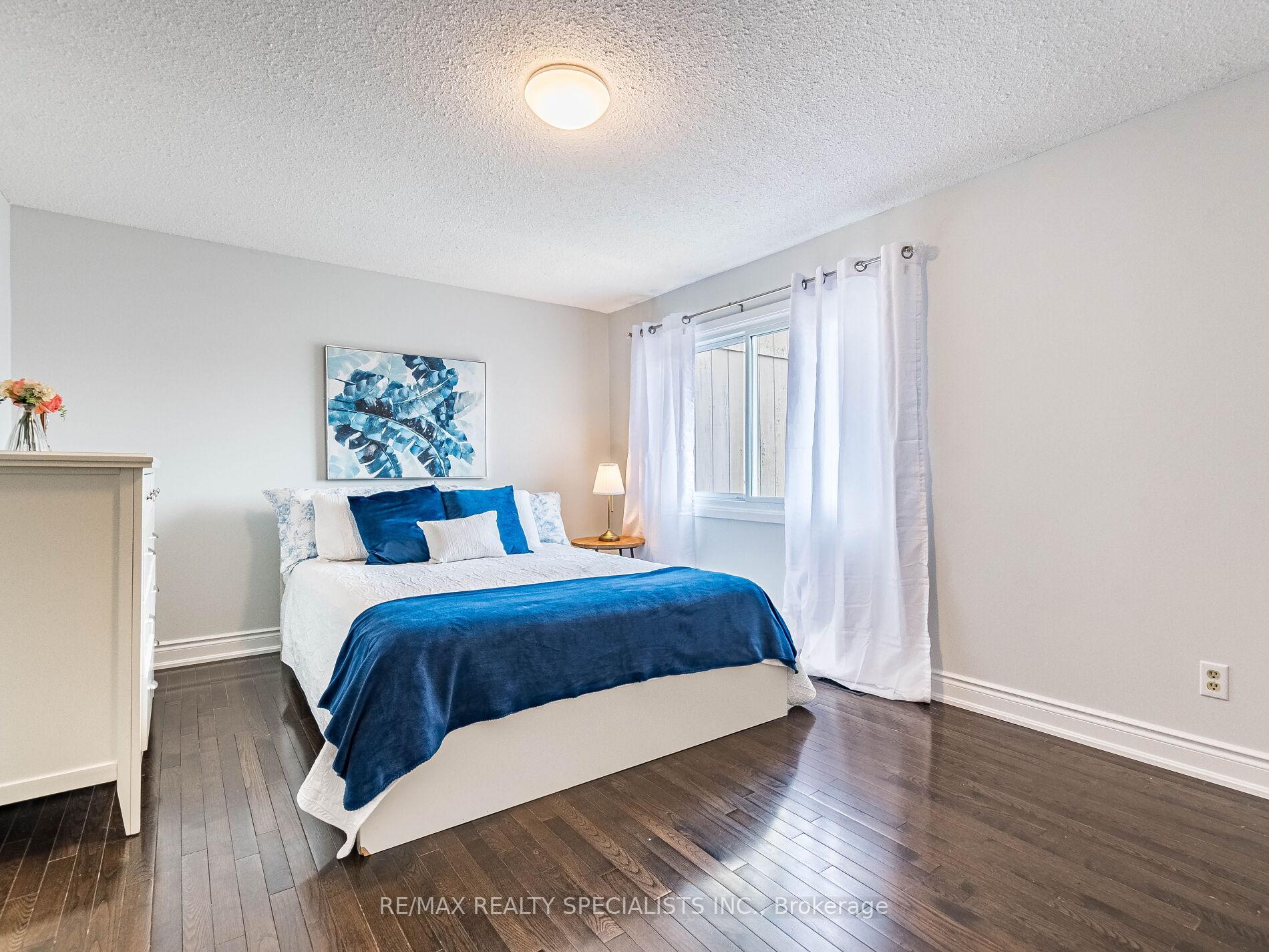 3 Bedrooms Condo at 1764 Rathburn,  Mississauga For sale
