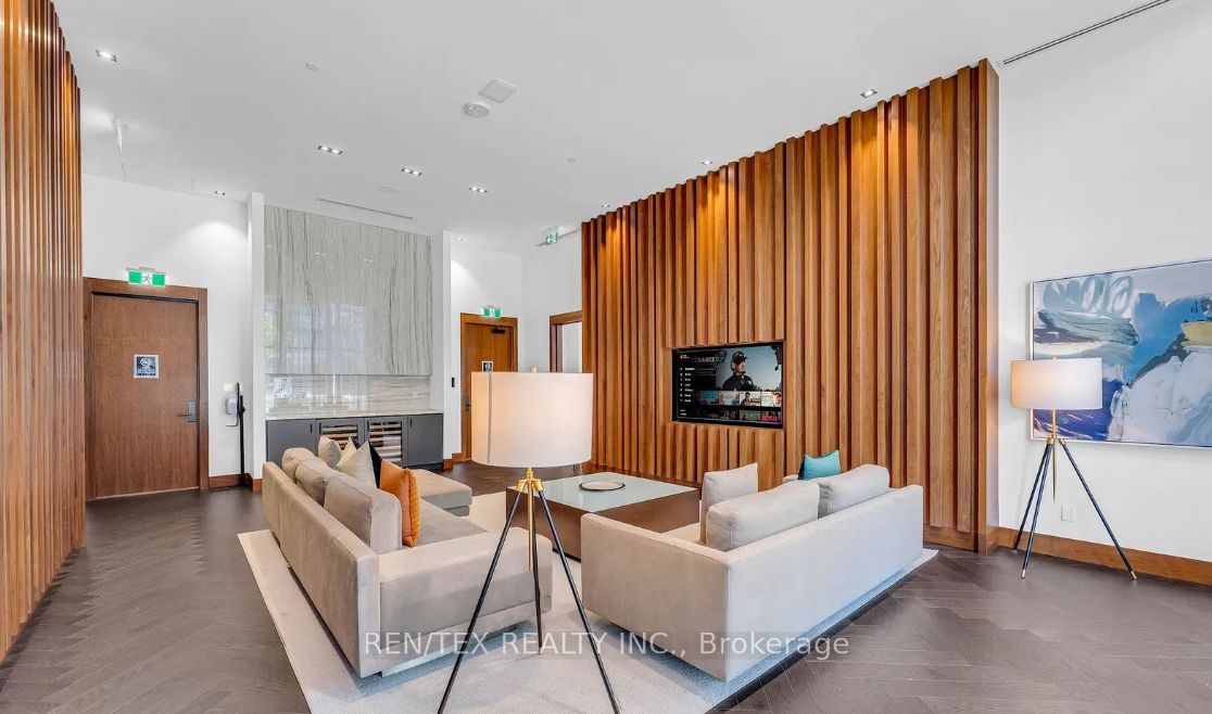 7895 Jane Street, #903
