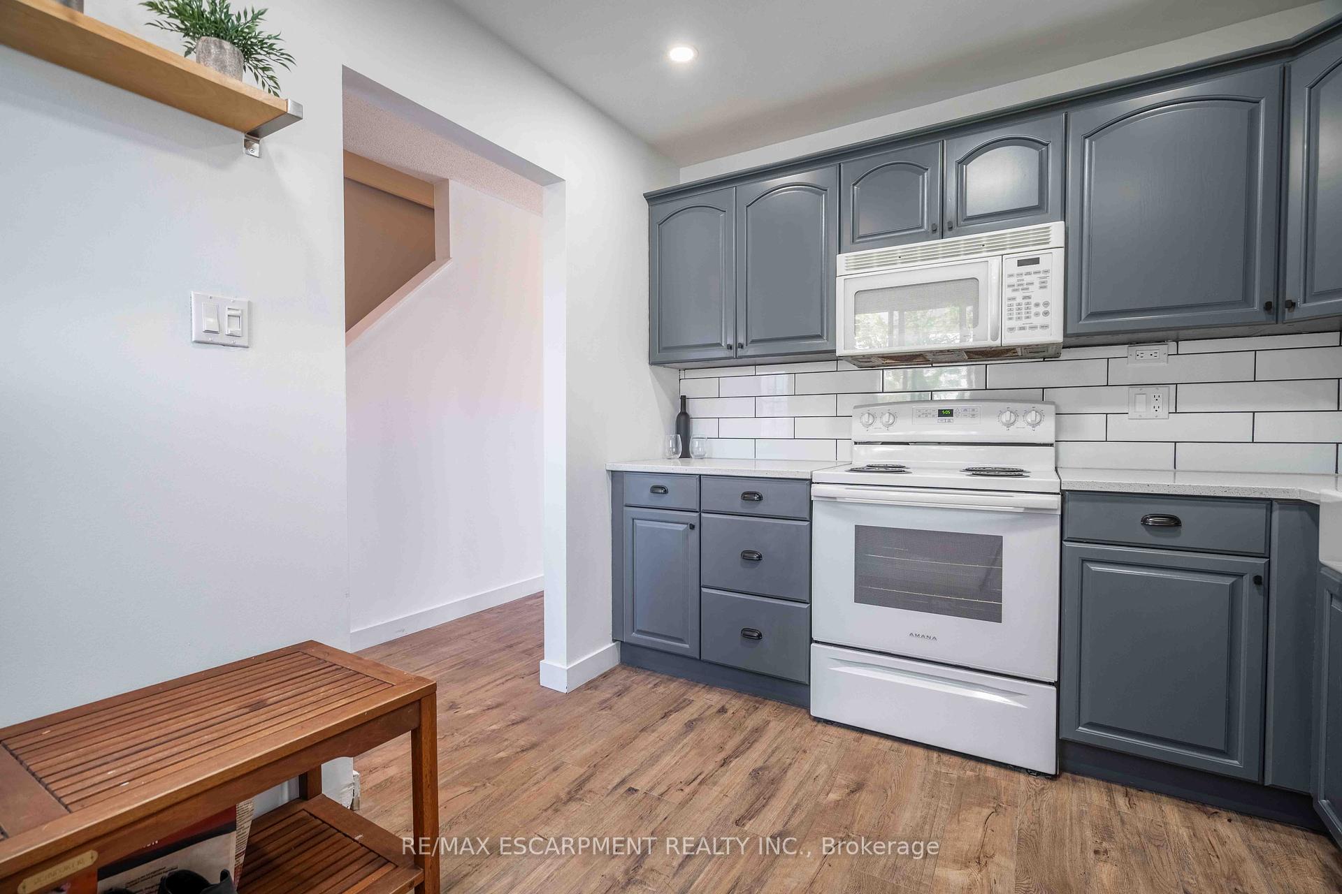 3 Bedrooms Condo at 1190 Upper Ottawa, Hamilton For sale