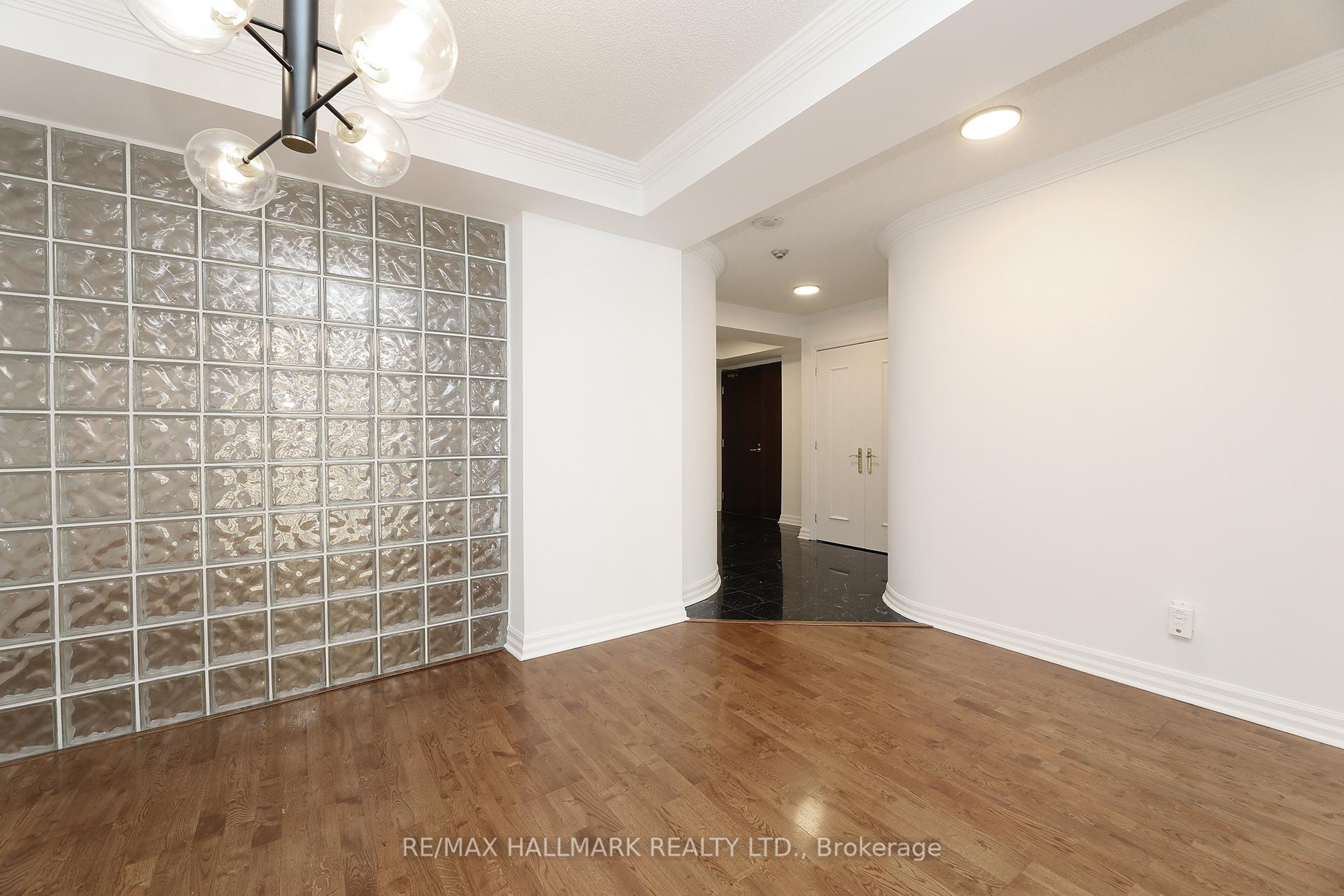 2 Bedrooms Condo at 2727 Yonge, Toronto For sale