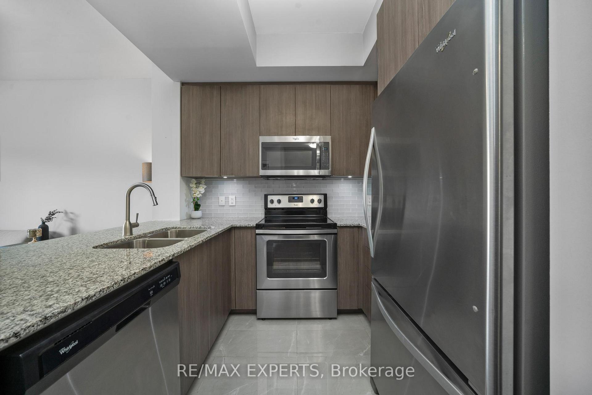 1 Bedroom Condo at 86 Woodbridge, Vaughan For sale