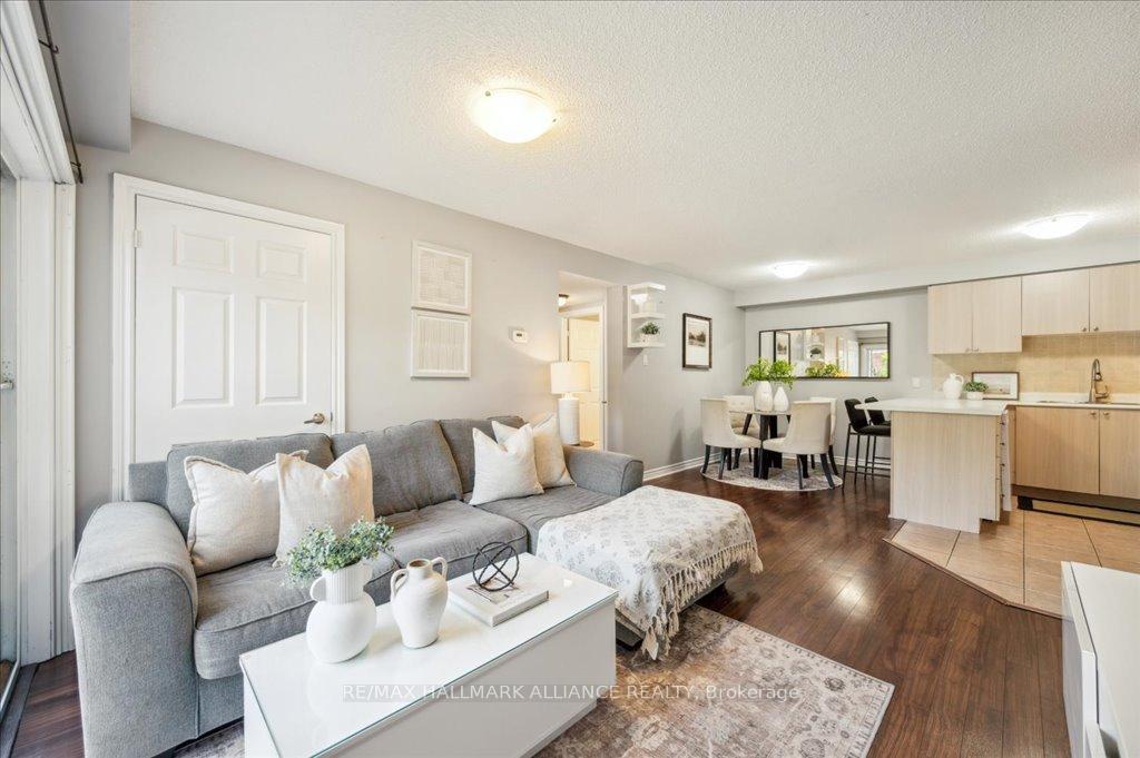 2 Bedrooms Condo at 1701 Lampman, Burlington For sale