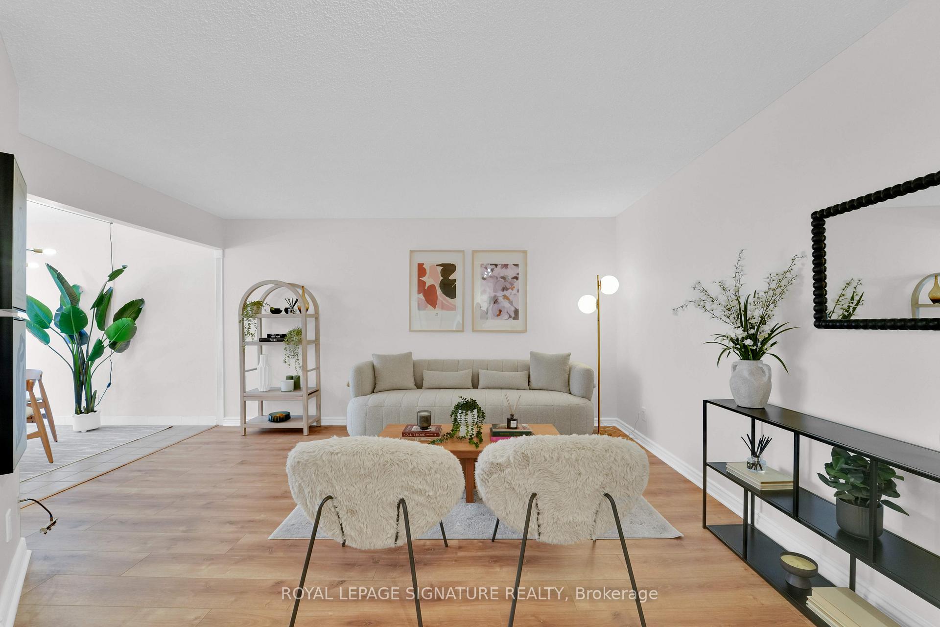 2 Bedrooms Condo at 41 Markbrook, Toronto For sale