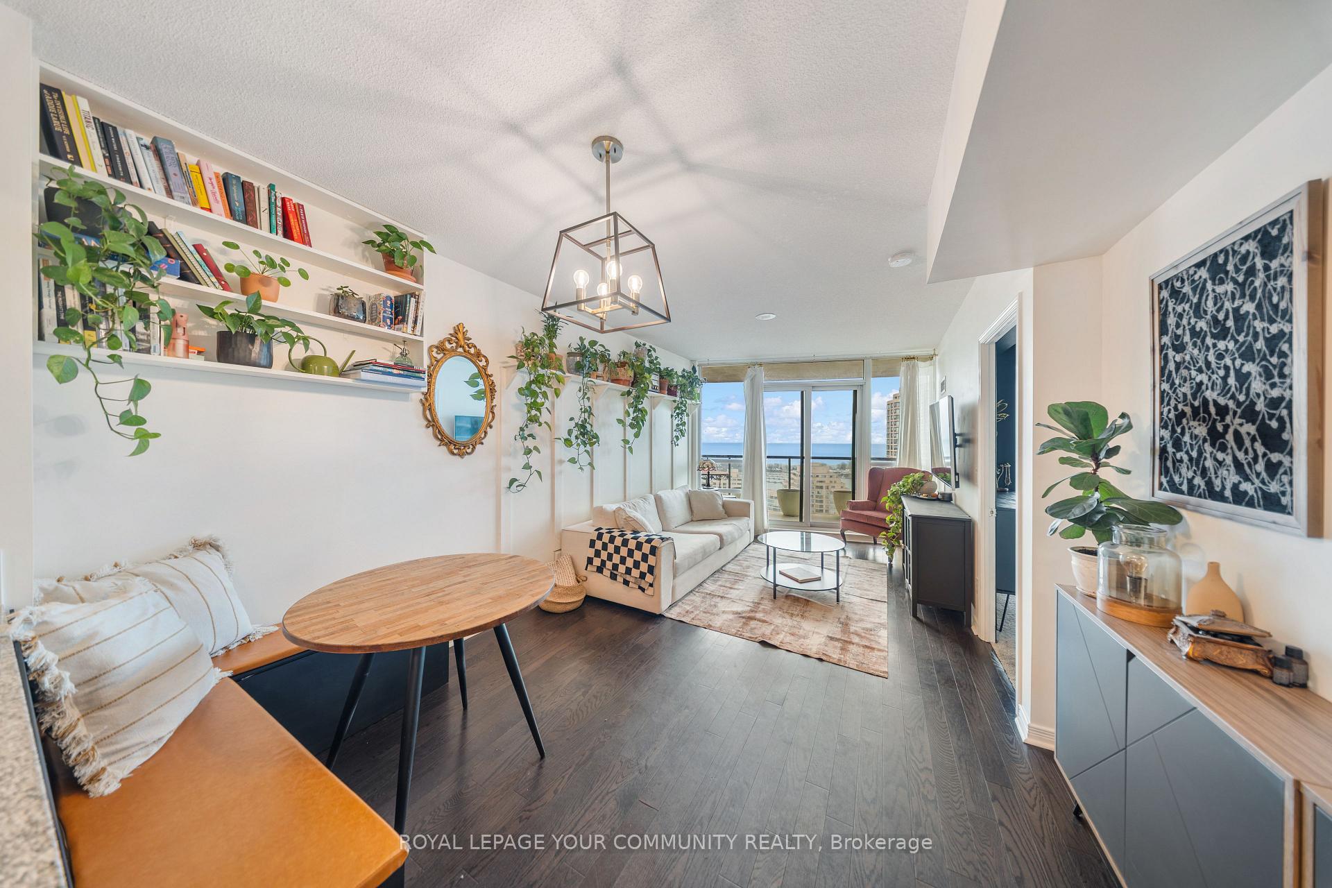 2 Bedrooms Condo at 15 Legion, Toronto For sale