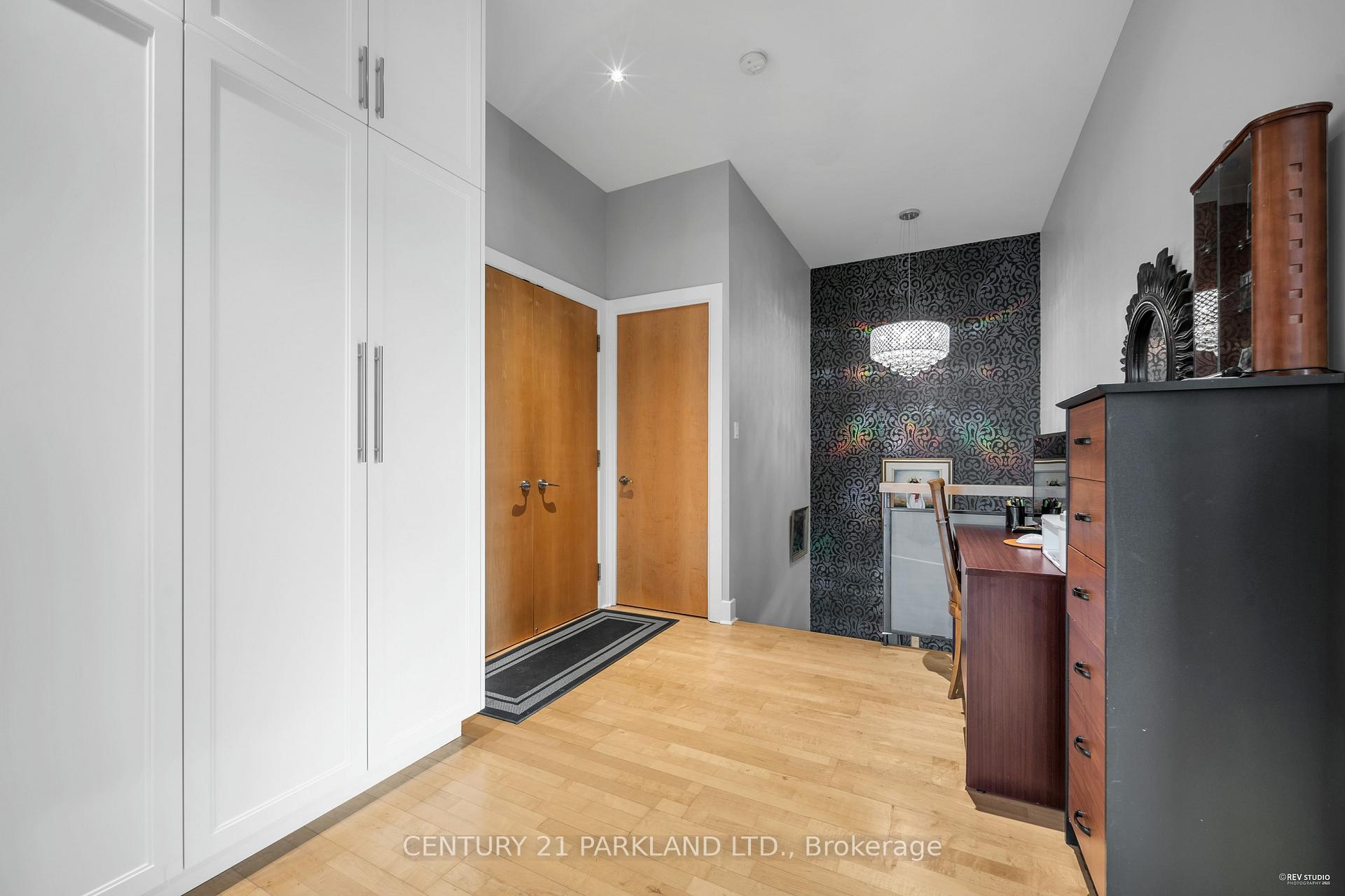 3 Bedrooms Condo at 7 Lorraine, Toronto For sale