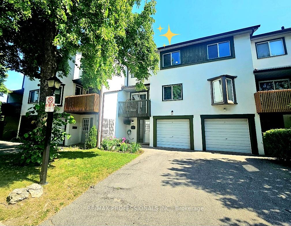 4 Bedrooms Condo at 2651 Aquitaine, Mississauga For sale