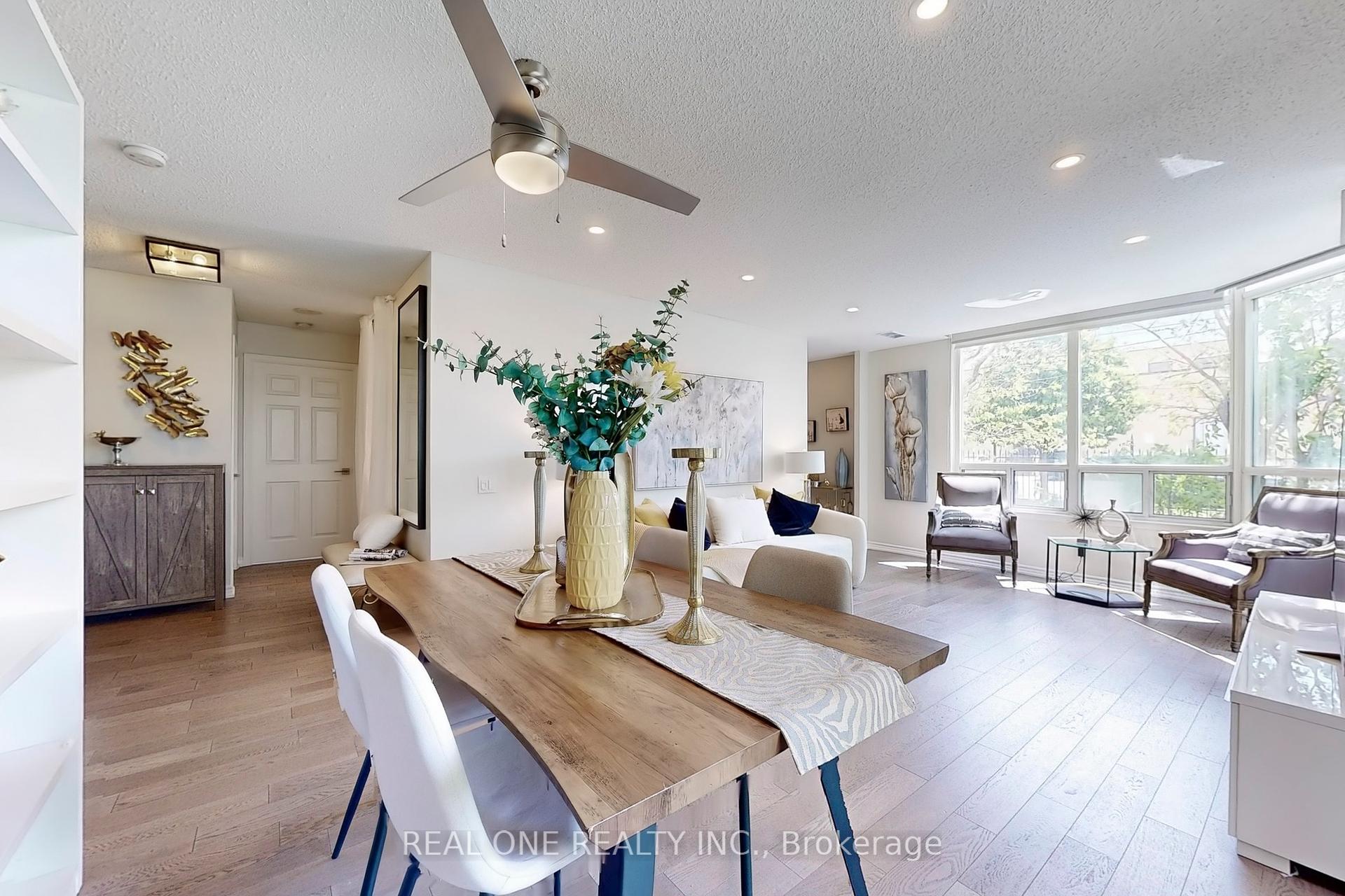 2 Bedrooms Condo at 8 Covington, Toronto For sale