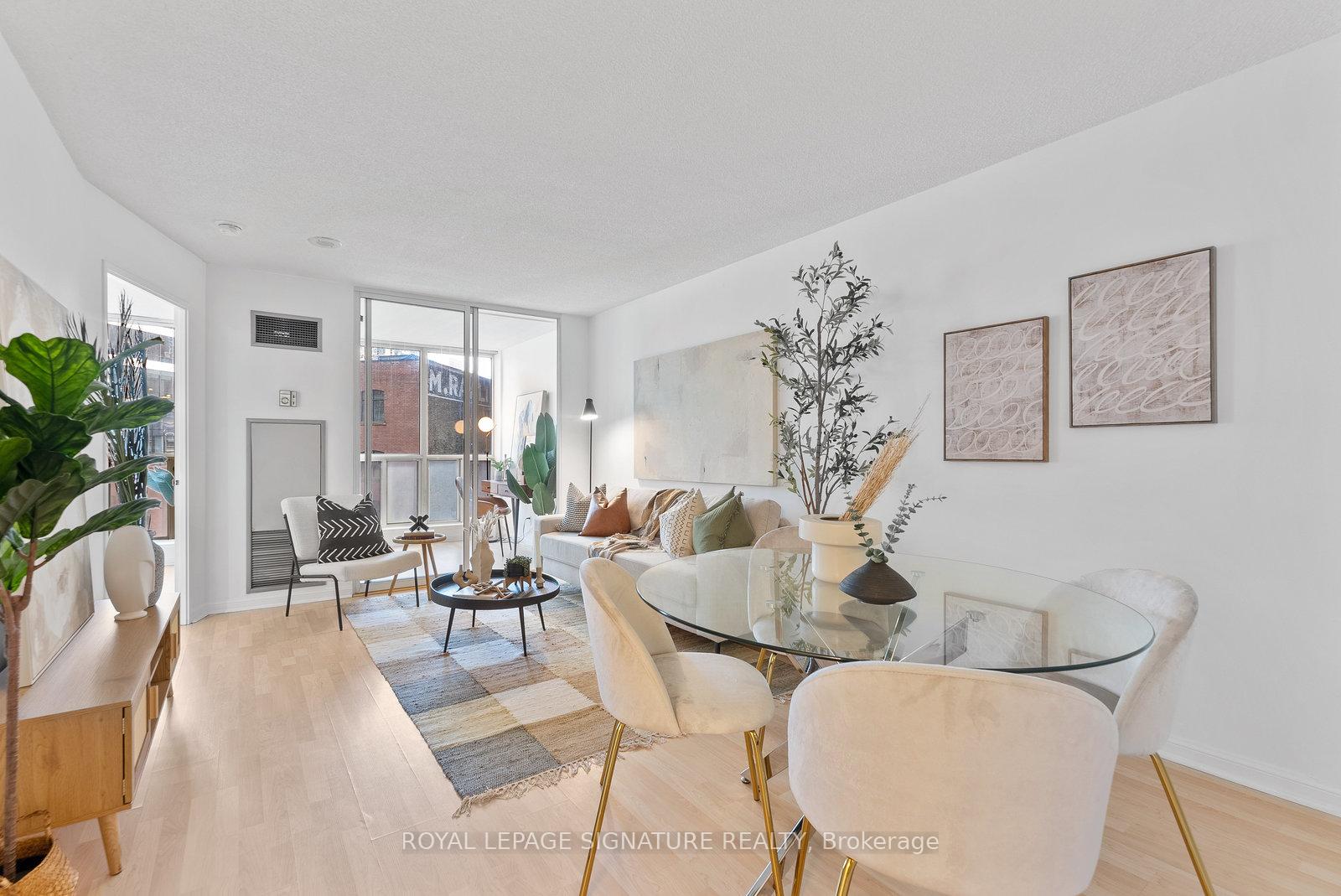 2 Bedrooms Condo at 24 Wellesley, Toronto For sale