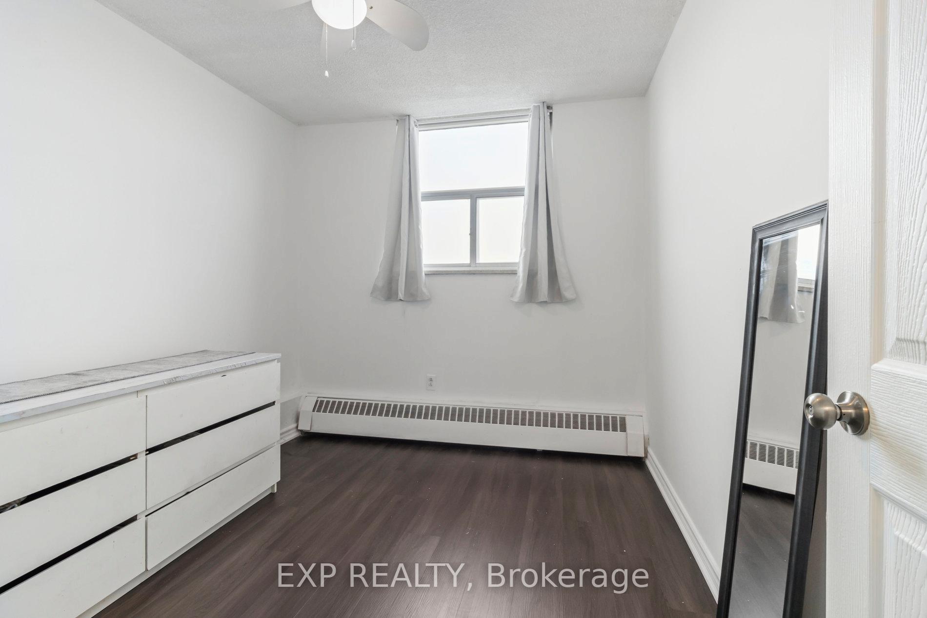 3 Bedrooms Condo at 5 Parkway Forest, Toronto For sale