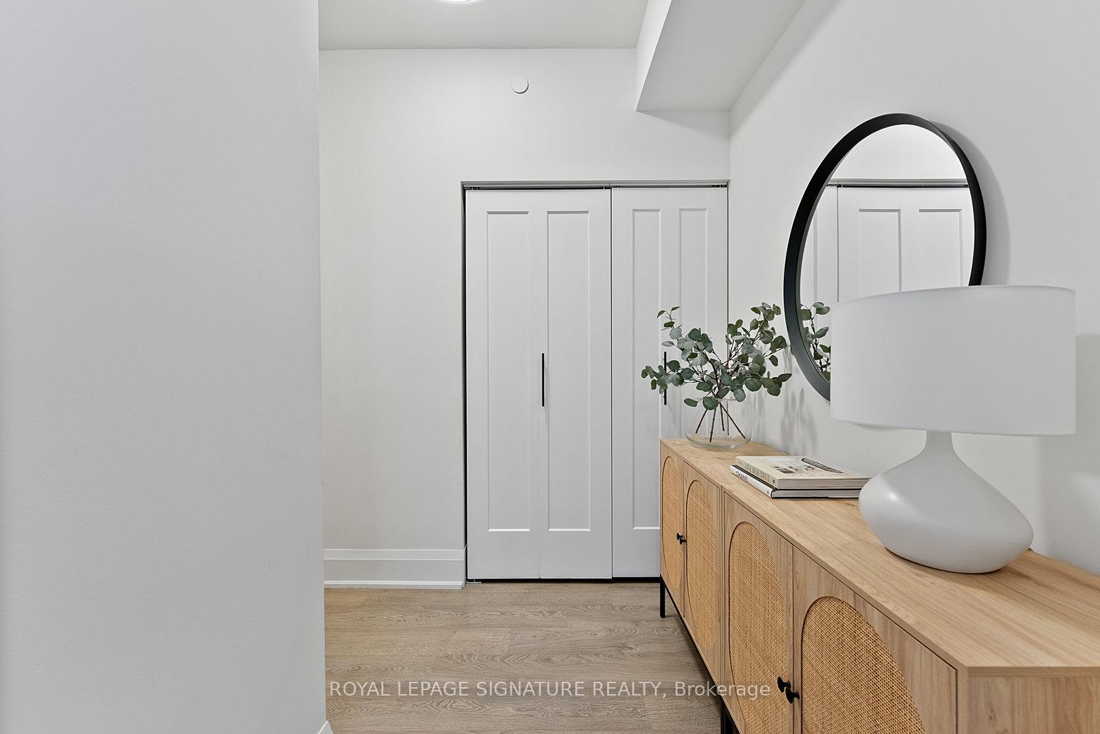 2 Bedrooms Condo at 30 Roehampton, Toronto For sale