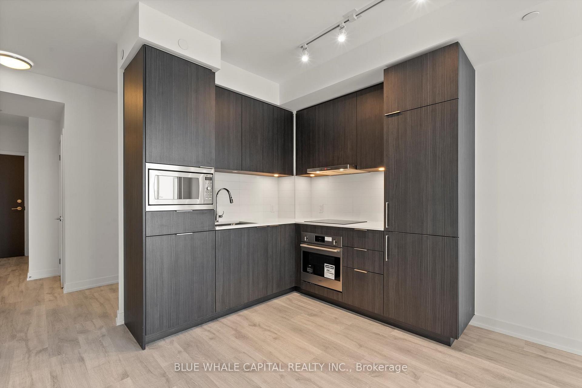 2 Bedrooms Condo at 8 Olympic Garden,  Toronto For sale