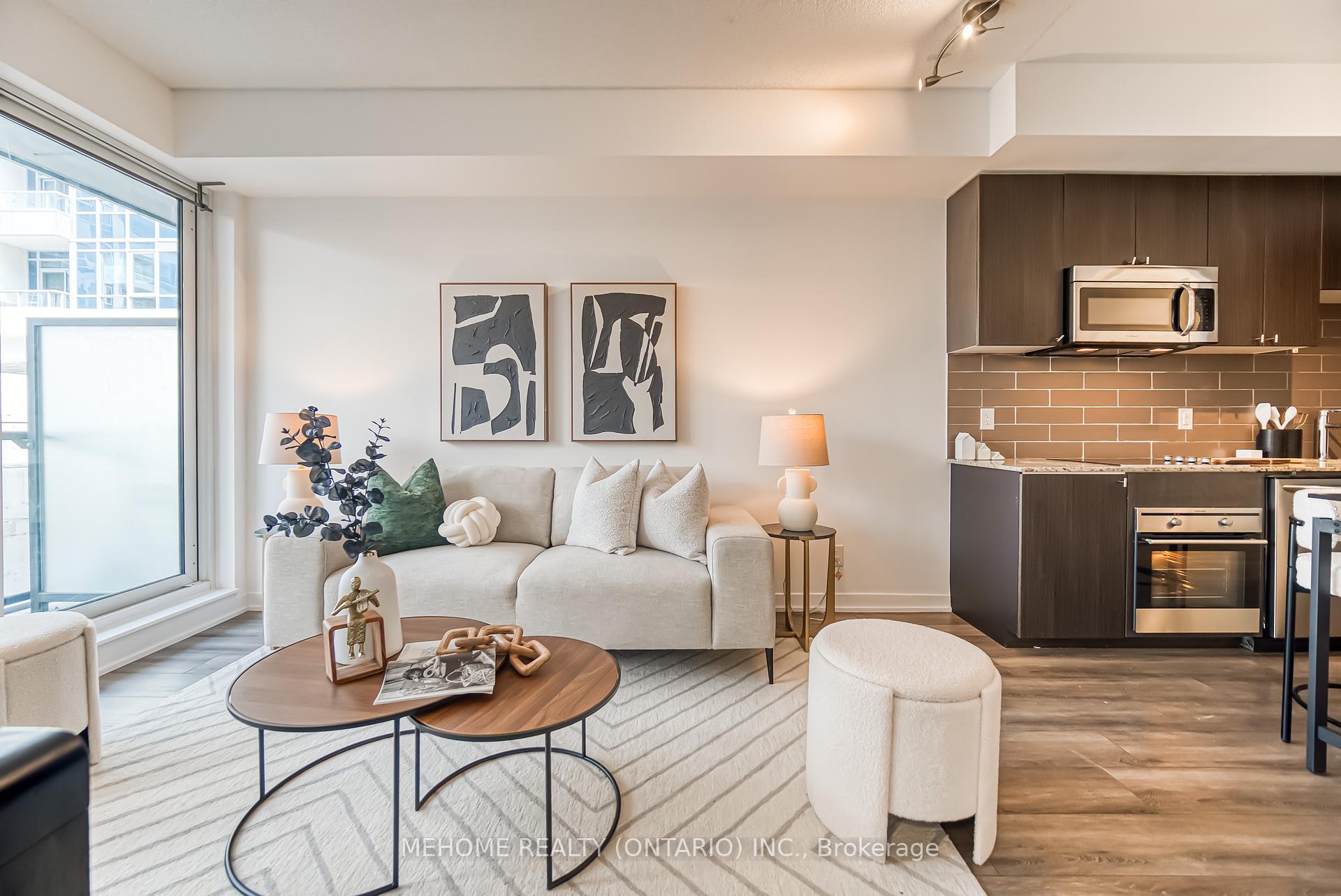 2 Bedrooms Condo at 18 Rean, Toronto For sale
