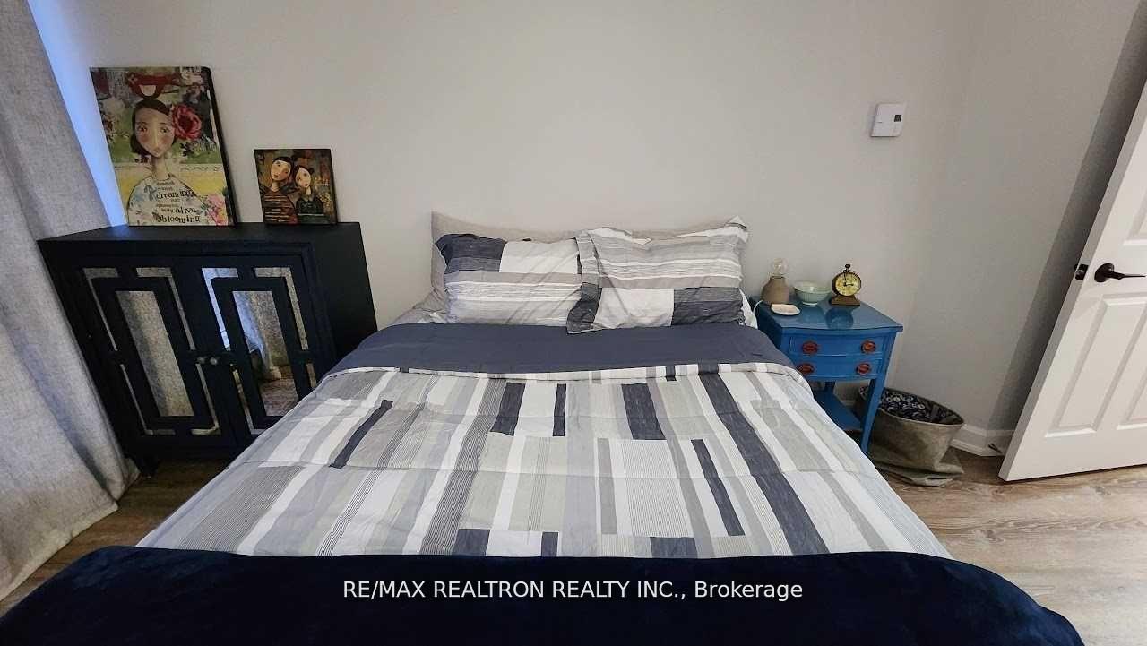 1 Bedroom Condo at 7 Broadway, Toronto For sale
