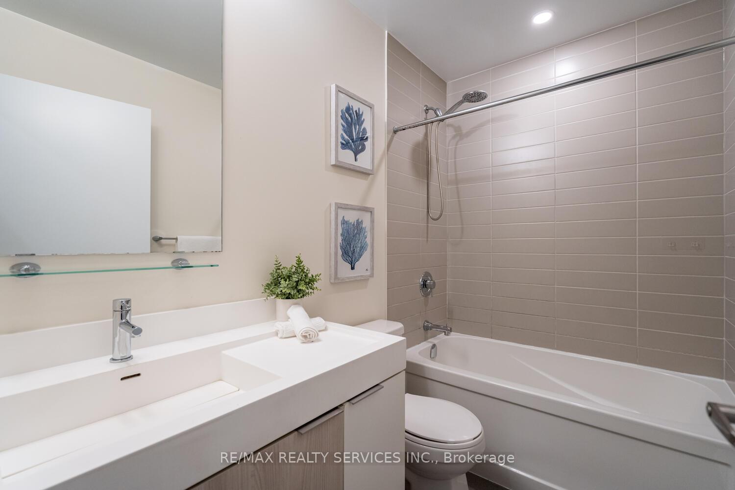 2 Bedrooms Condo at 20 Tubman, Toronto For sale