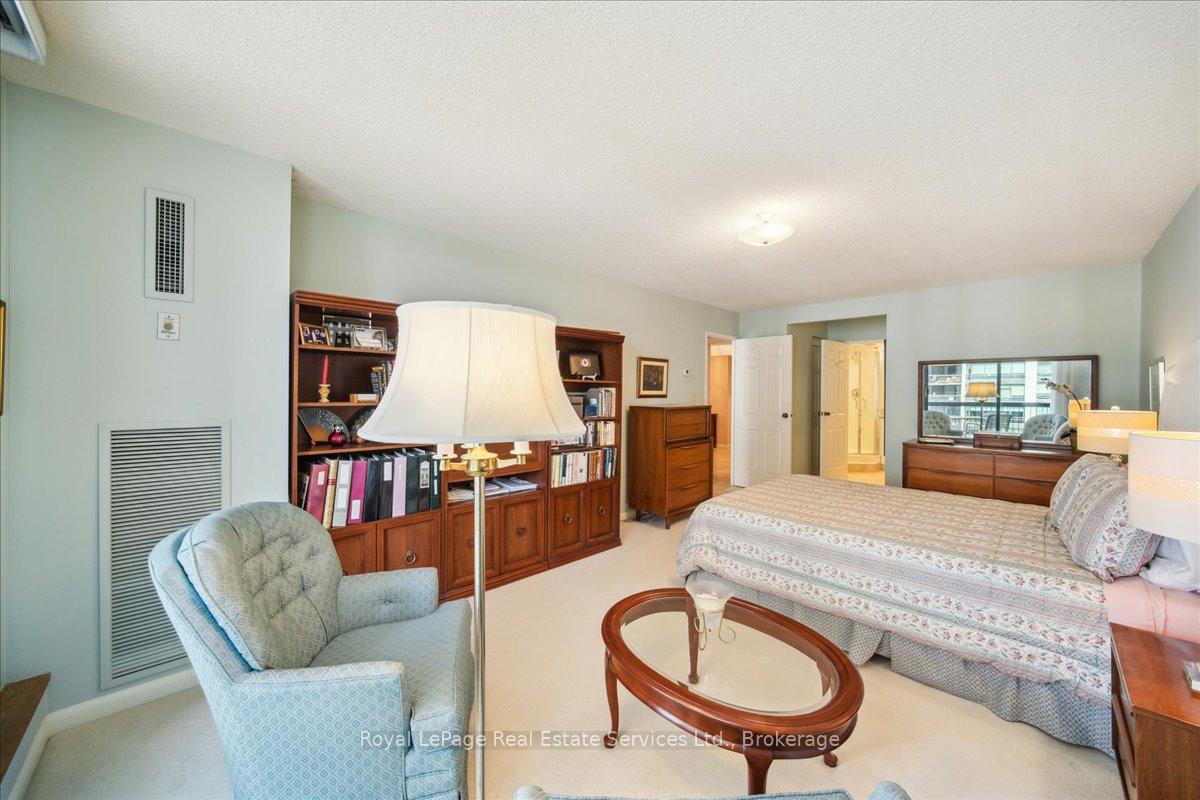2 Bedrooms Condo at 2180 Marine, Oakville For sale