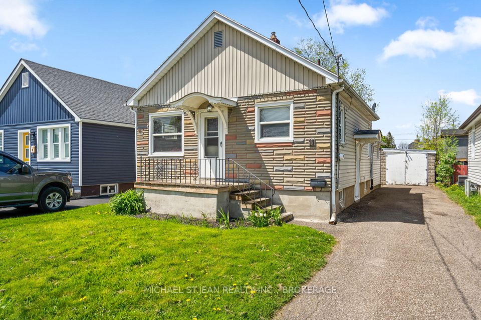 11 Marlborough Avenue, St. Catharines, ON L2M 5T1