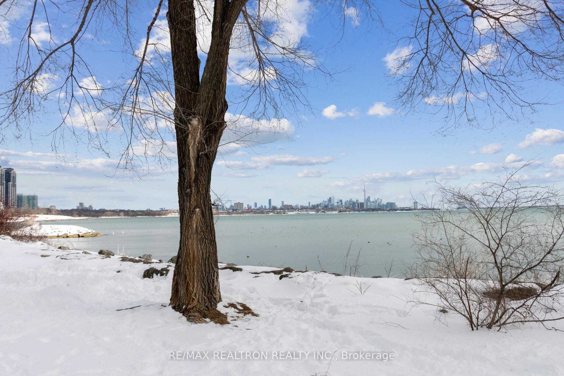 2 Bedrooms Condo at 30 Shore Breeze, Toronto For sale