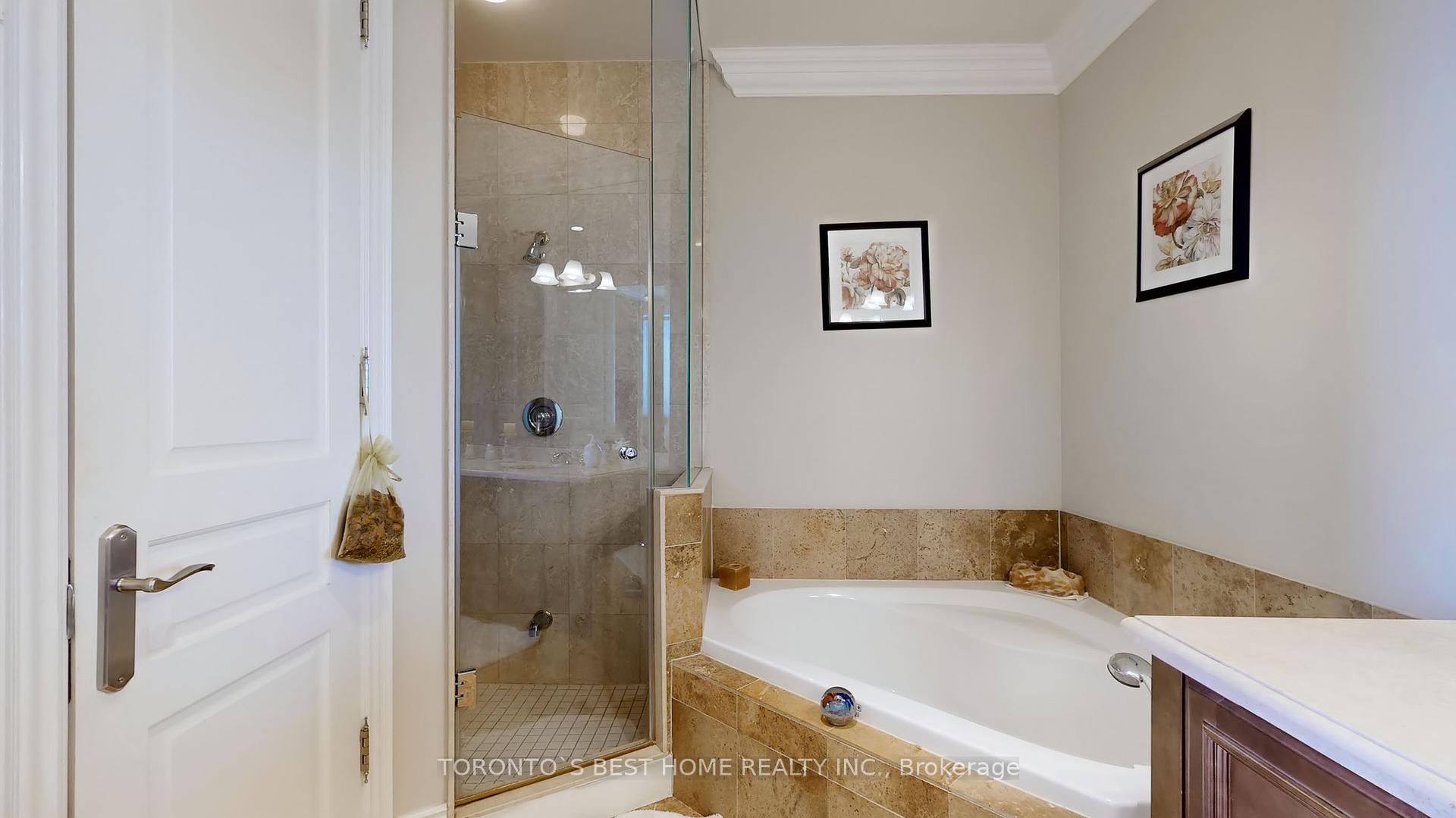 3 Bedrooms Condo at 80 Harrison Garden,  Toronto For sale