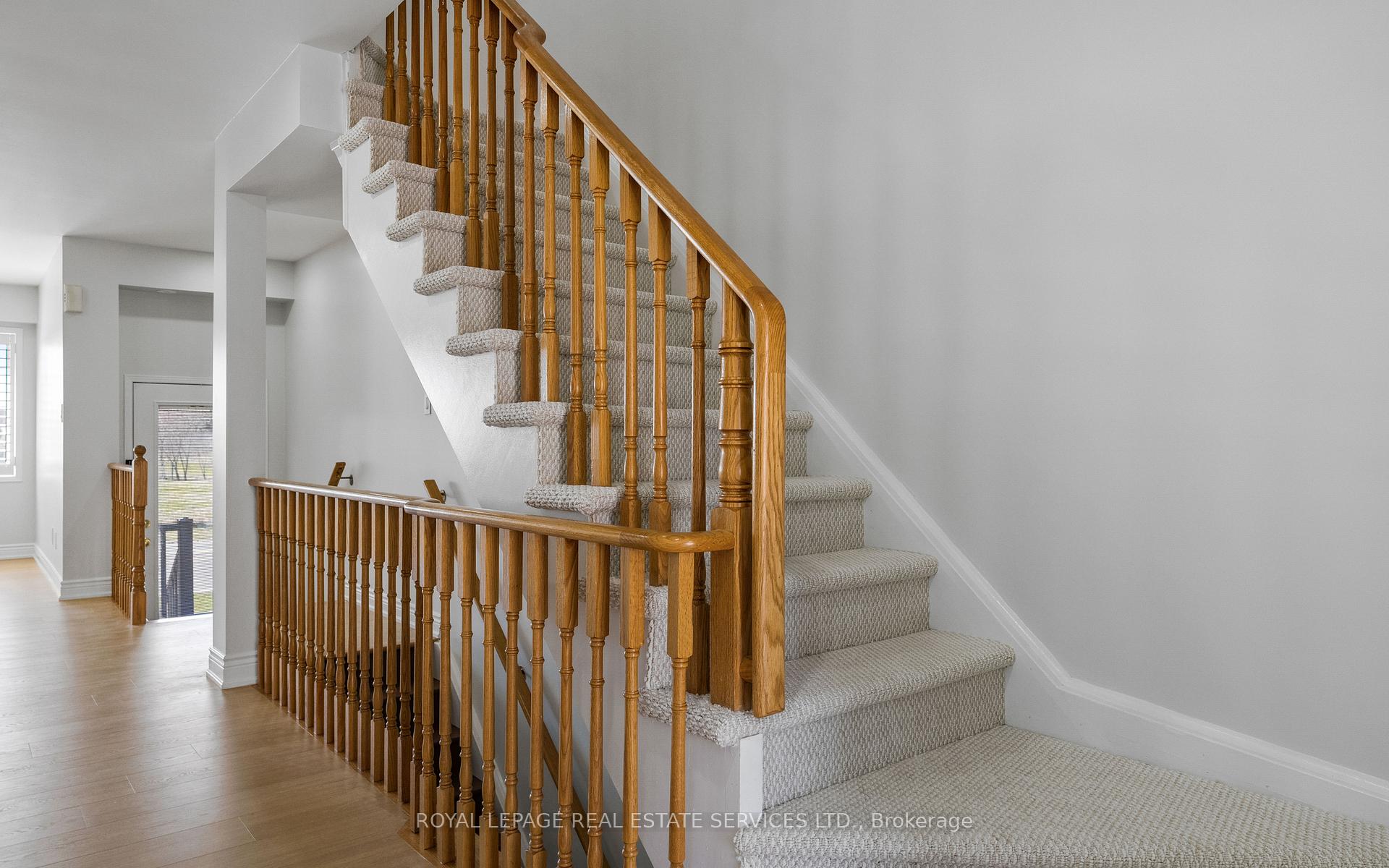 4 Bedrooms Condo at 5025 Ninth, Mississauga For sale