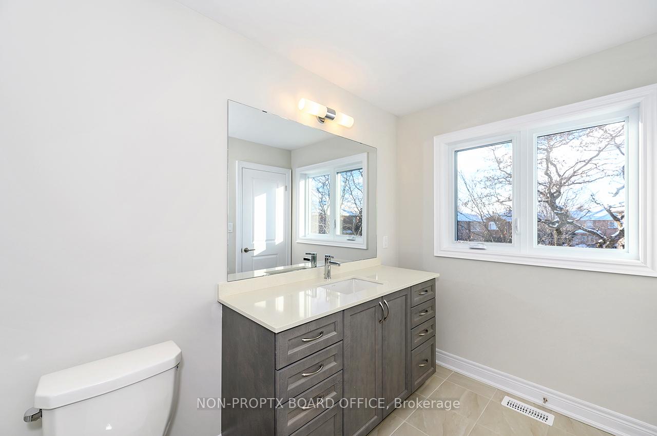 3 Bedrooms Condo at 2184 Postmaster,  Oakville For sale