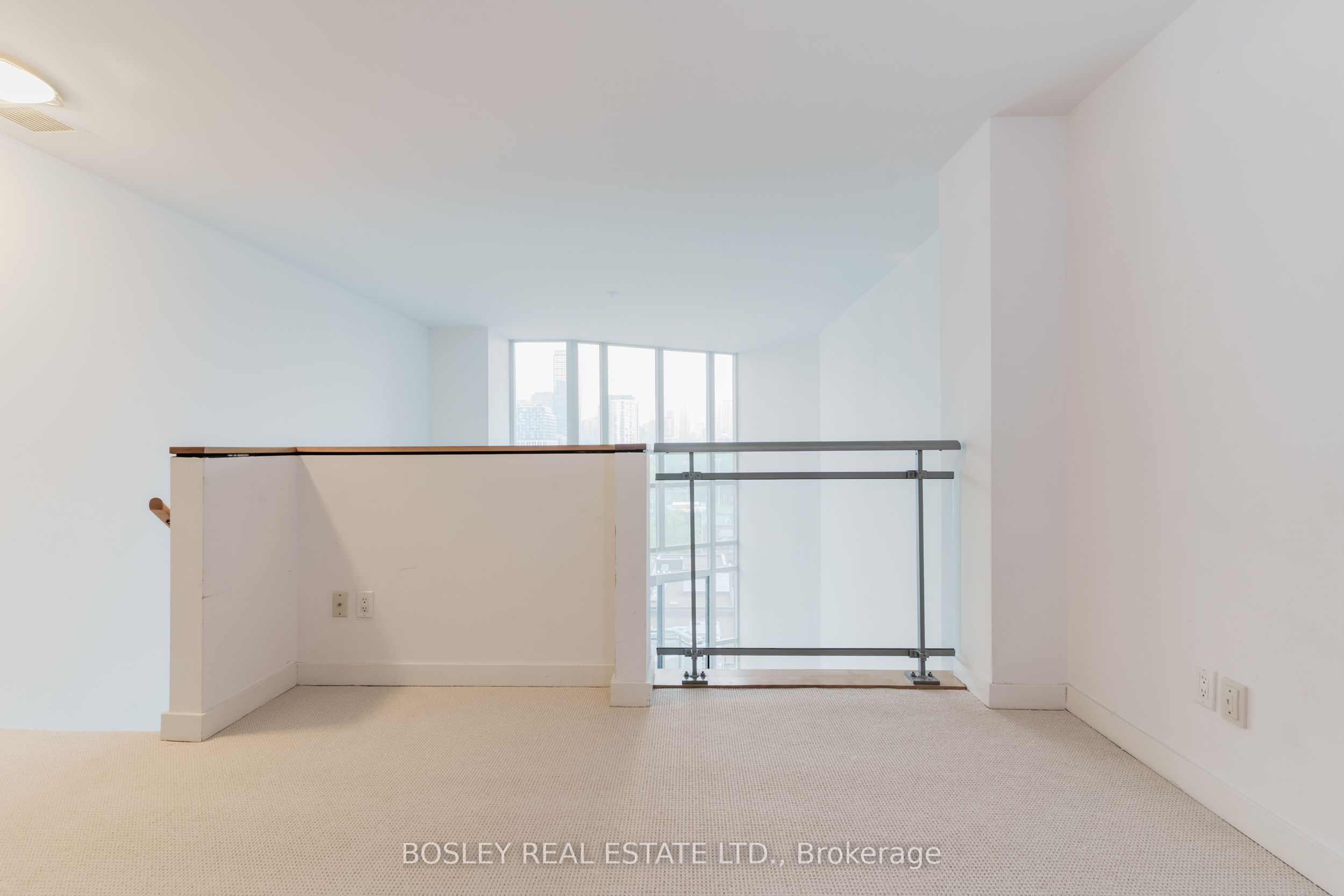 255 Richmond Street E, #818