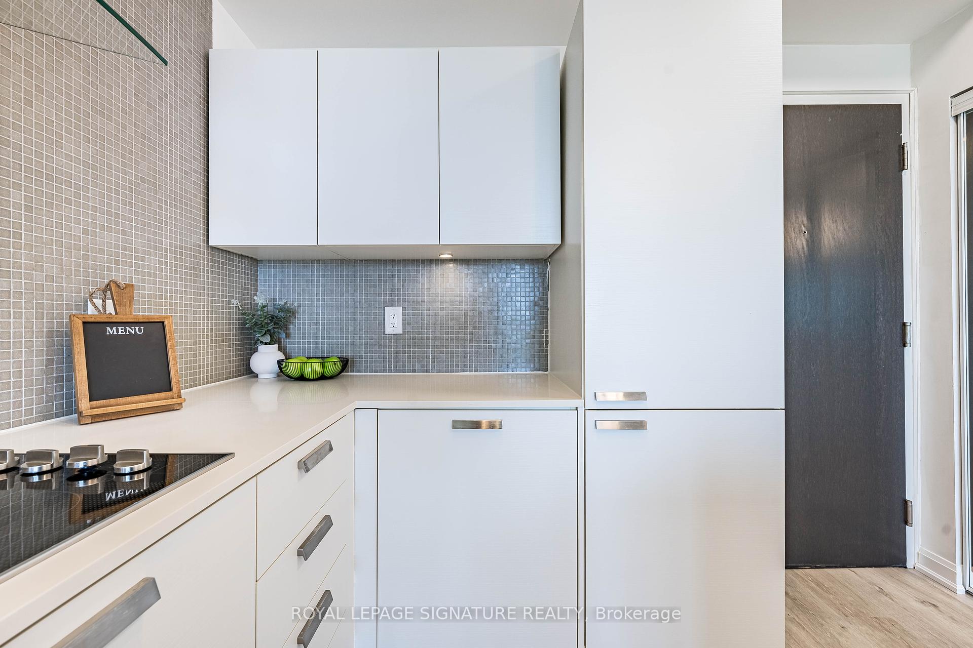 2 Bedrooms Condo at 11 Bogert, Toronto For sale