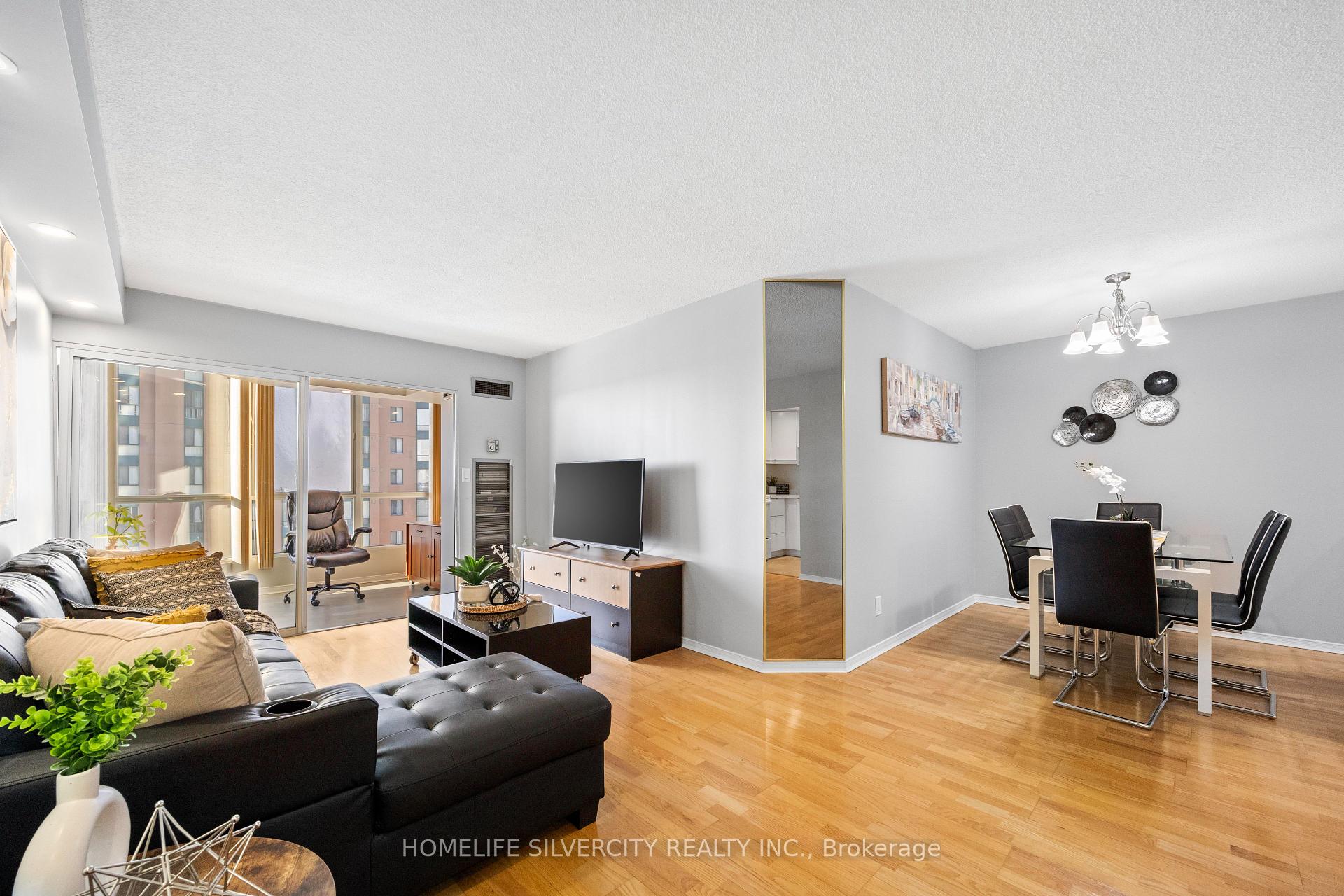 3 Bedrooms Condo at 145 Hillcrest, Mississauga For sale
