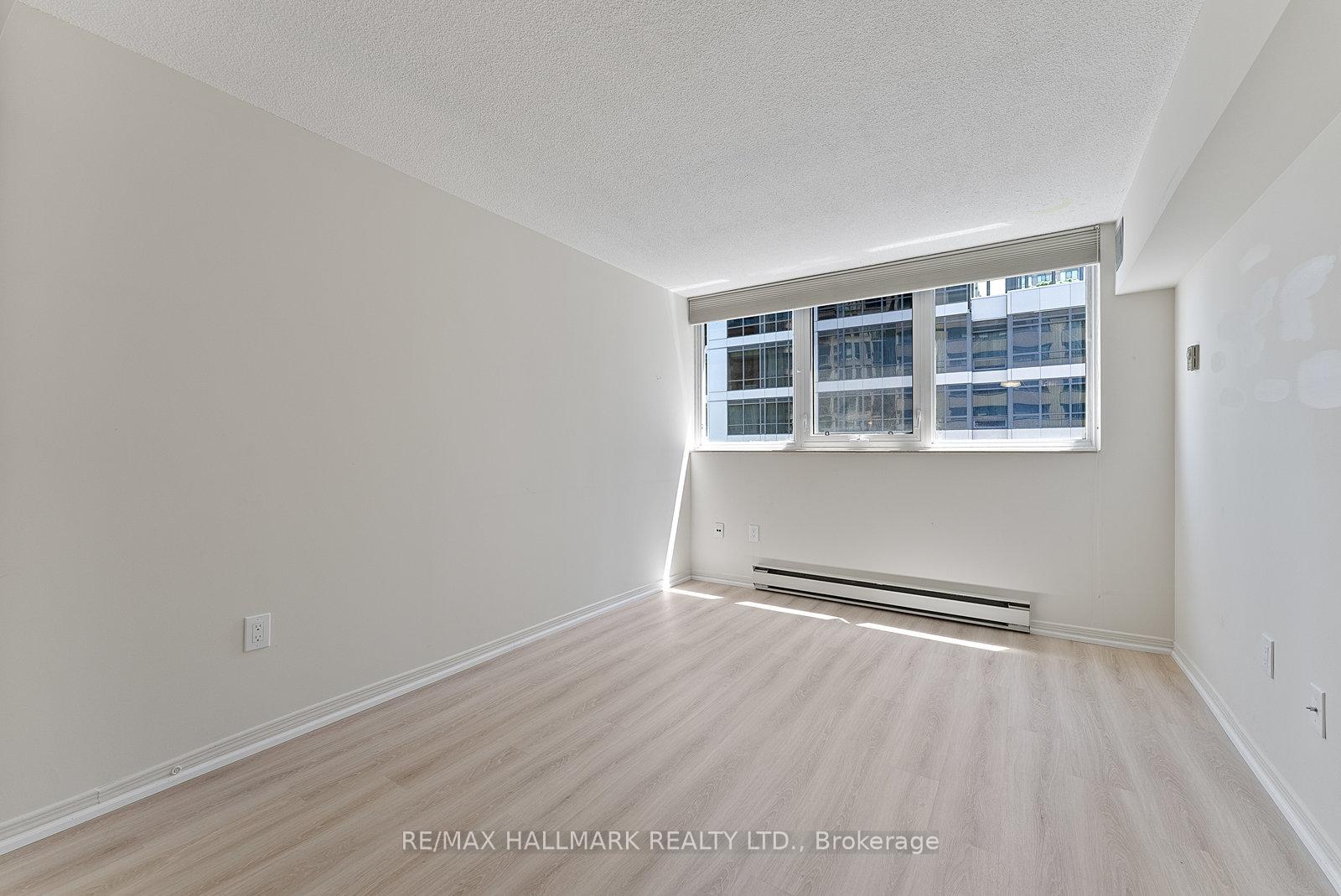 3 Bedrooms Condo at 360 Bloor, Toronto For sale