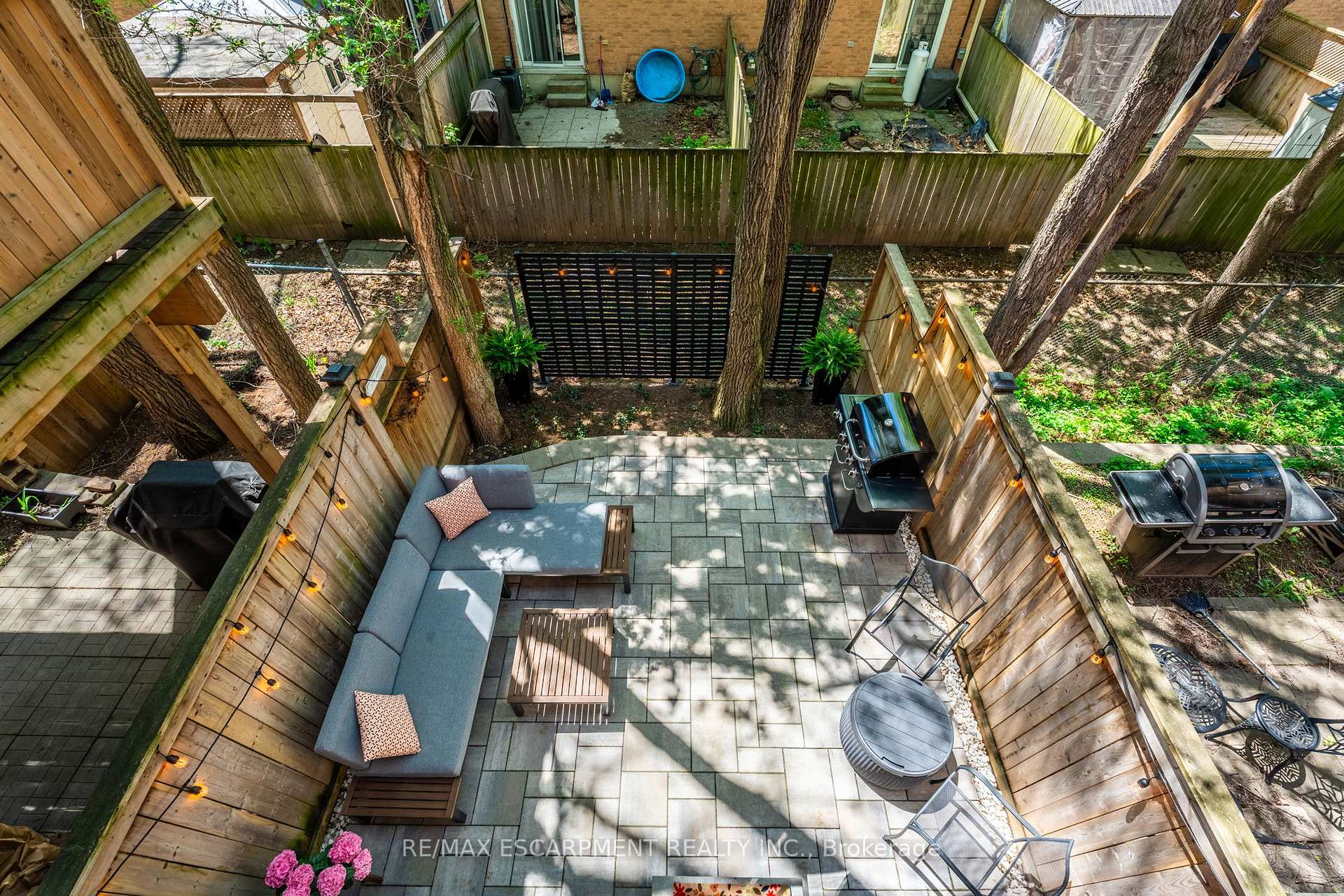 2 Bedrooms Condo at 181 Plains, Burlington For sale