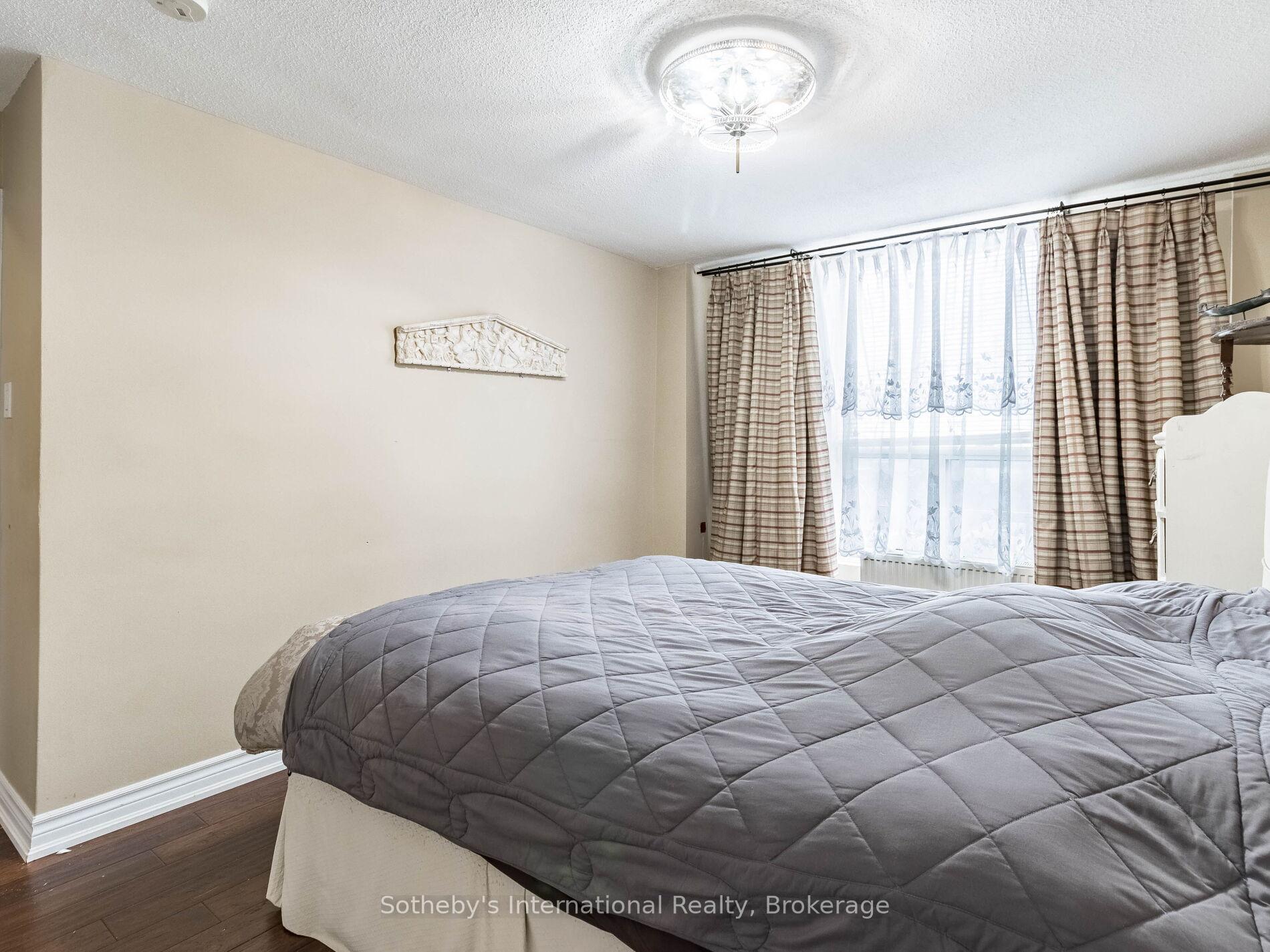 3 Bedrooms Condo at 3120 Kirwin,  Mississauga For sale