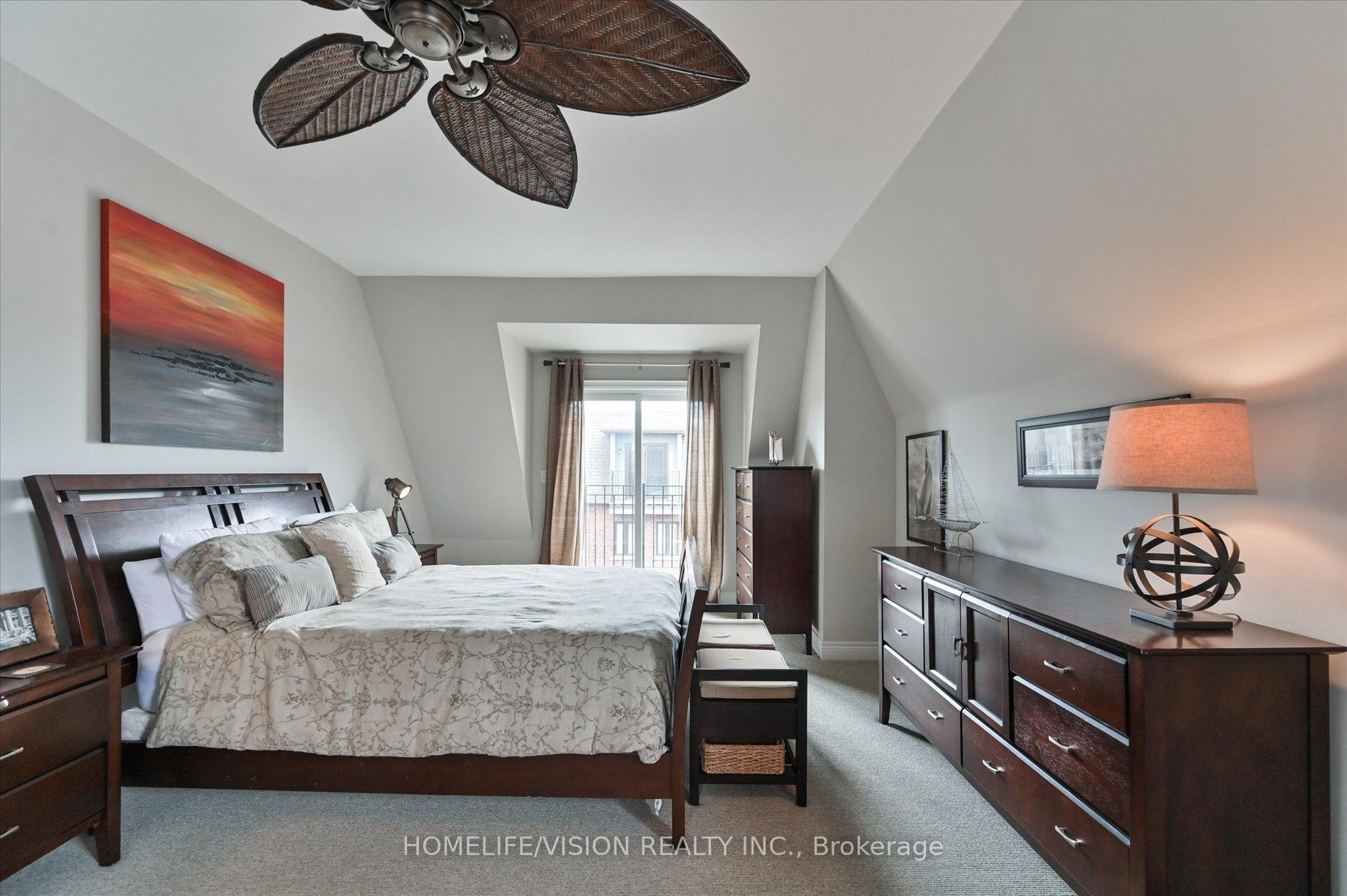 4 Bedrooms Condo at 2 Agar, Vaughan For sale