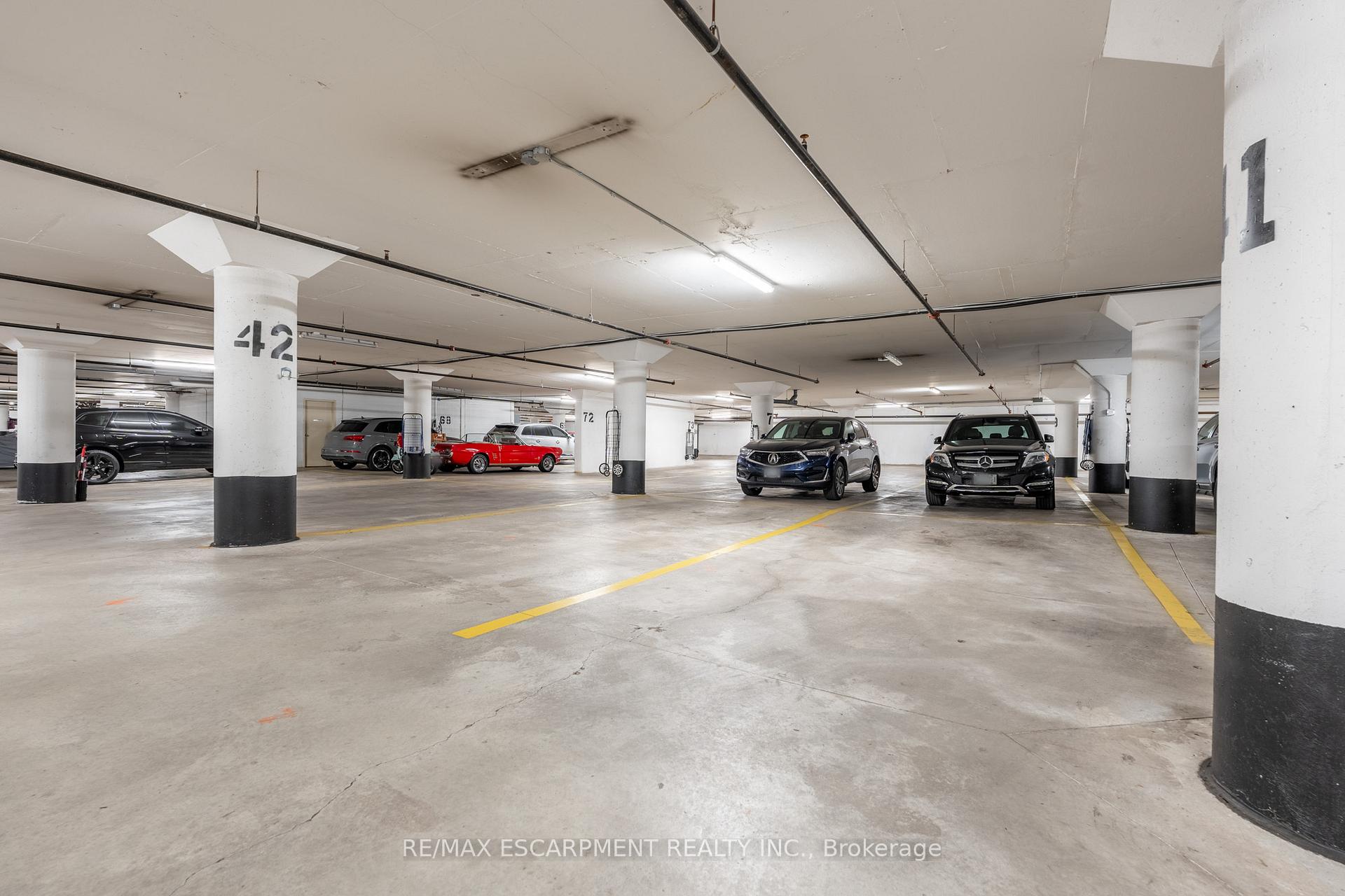 2 Bedrooms Condo at 399 Elizabeth, Burlington For sale
