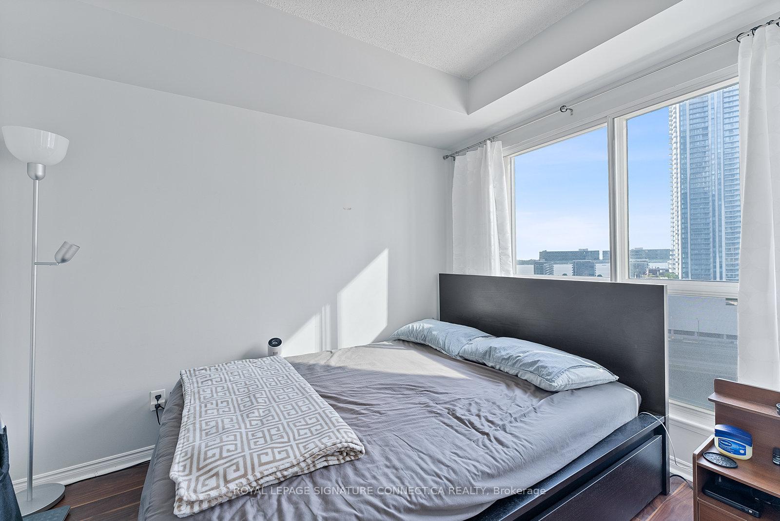 2 Bedrooms Condo at 25 The Esplanade, Toronto For sale