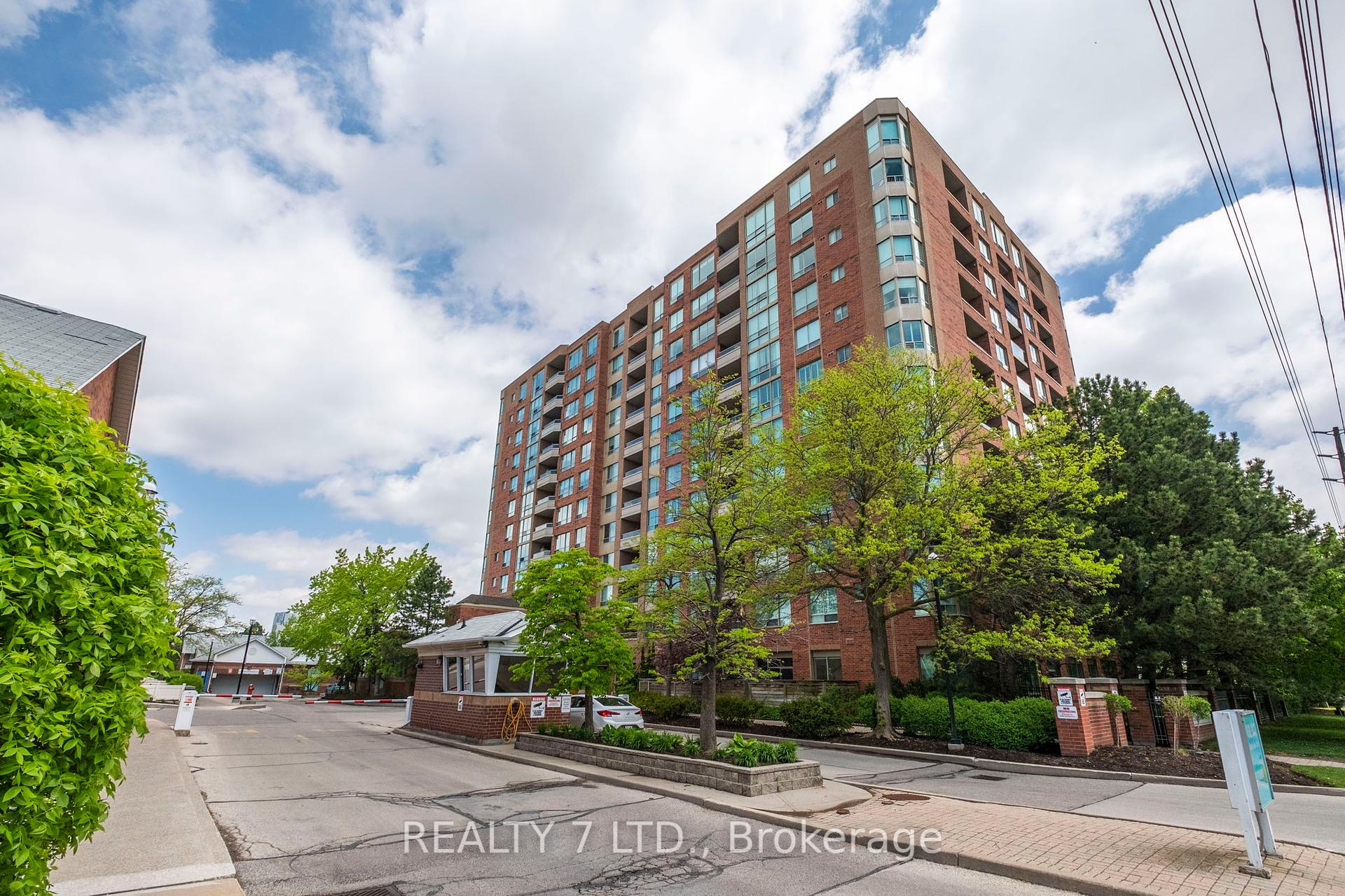 2 Bedrooms Condo at 850 Steeles, Vaughan For sale
