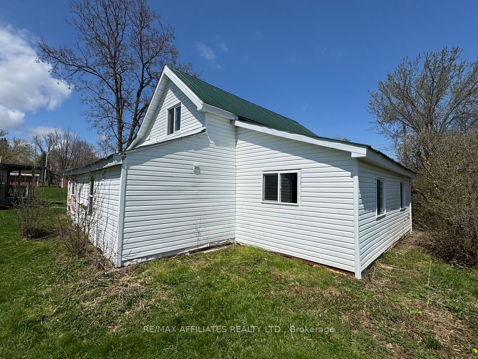 10 Charlotte Street, Montague, ON K7A 2X7