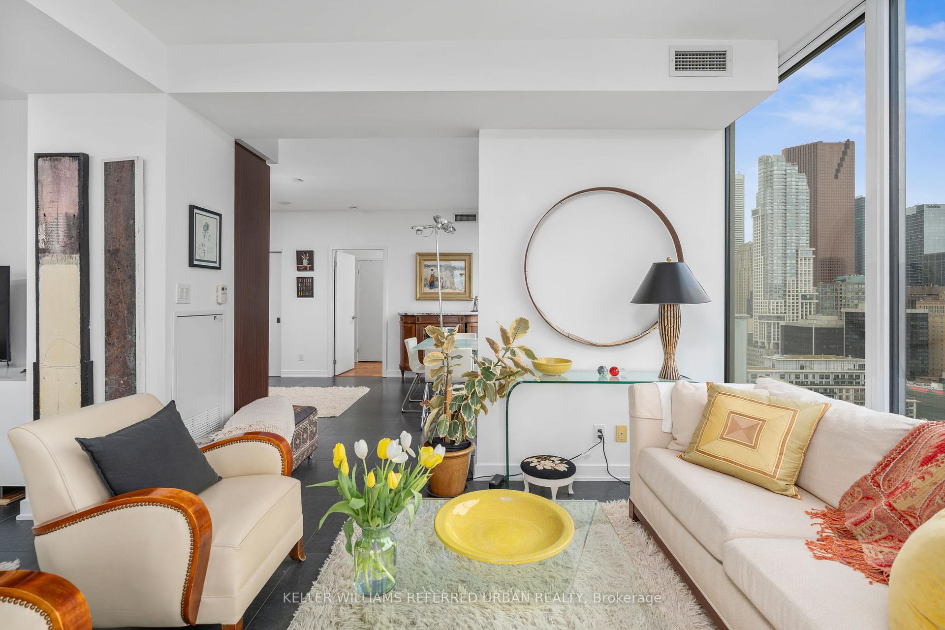 2 Bedrooms Condo at 1 Market, Toronto For sale