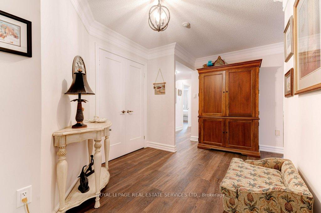 2 Bedrooms Condo at 221 Robinson,  Oakville For sale