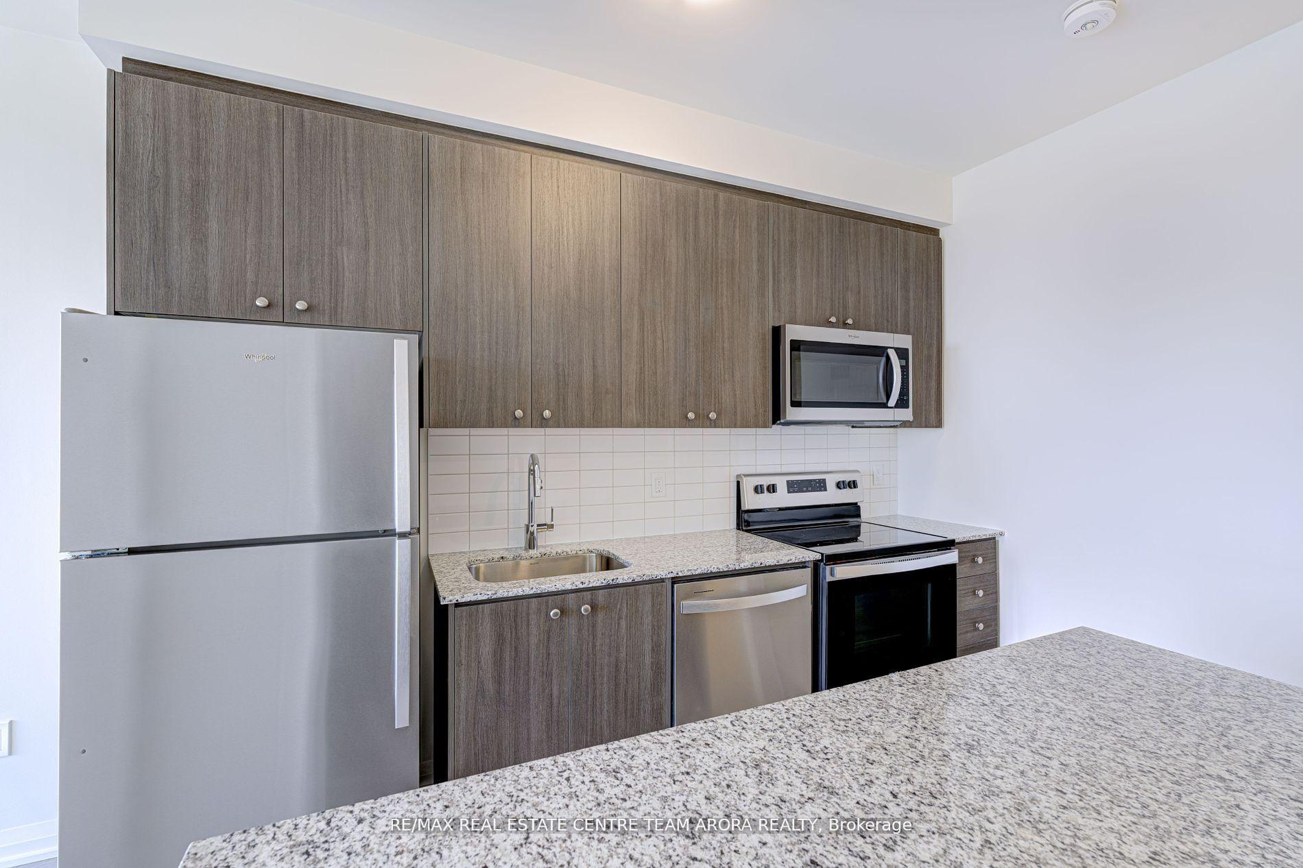 2 Bedrooms Condo at 1415 Dundas, Oakville For sale