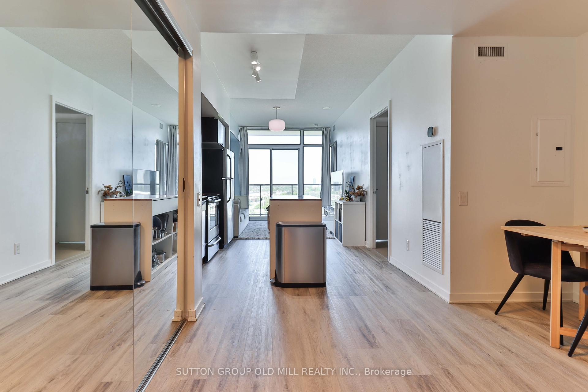 2 Bedrooms Condo at 105 The Queensway, Toronto For sale