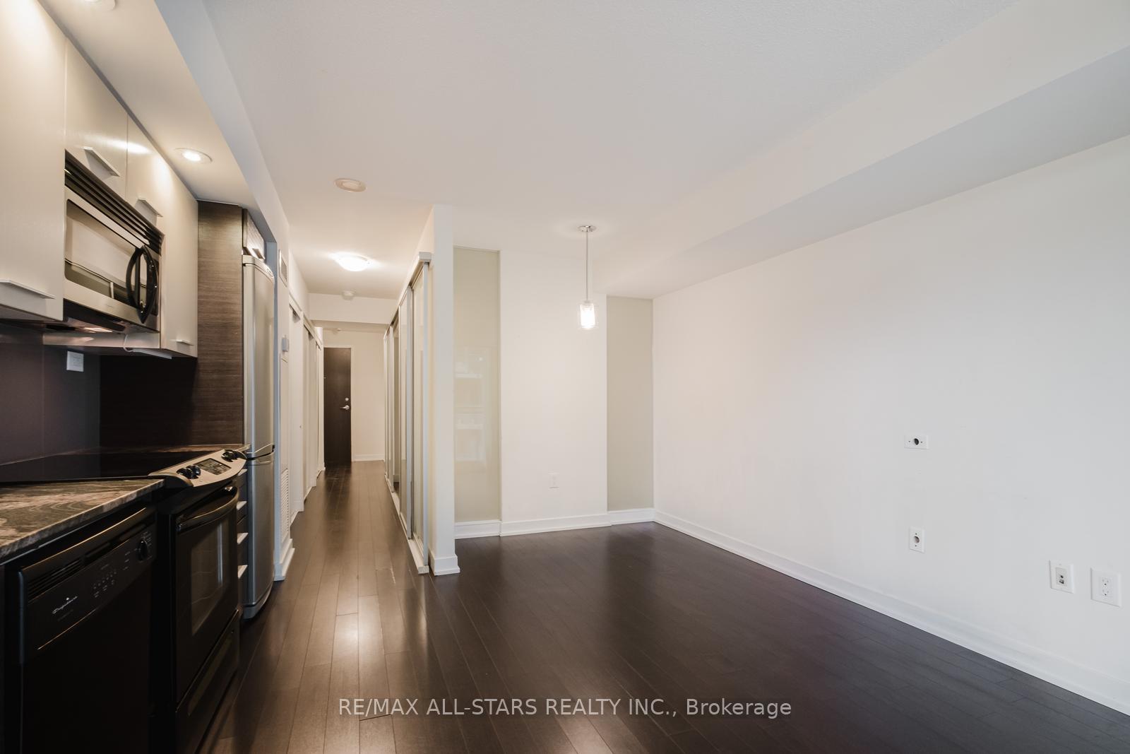 1 Bedroom Condo at 8 Telegram, Toronto For sale