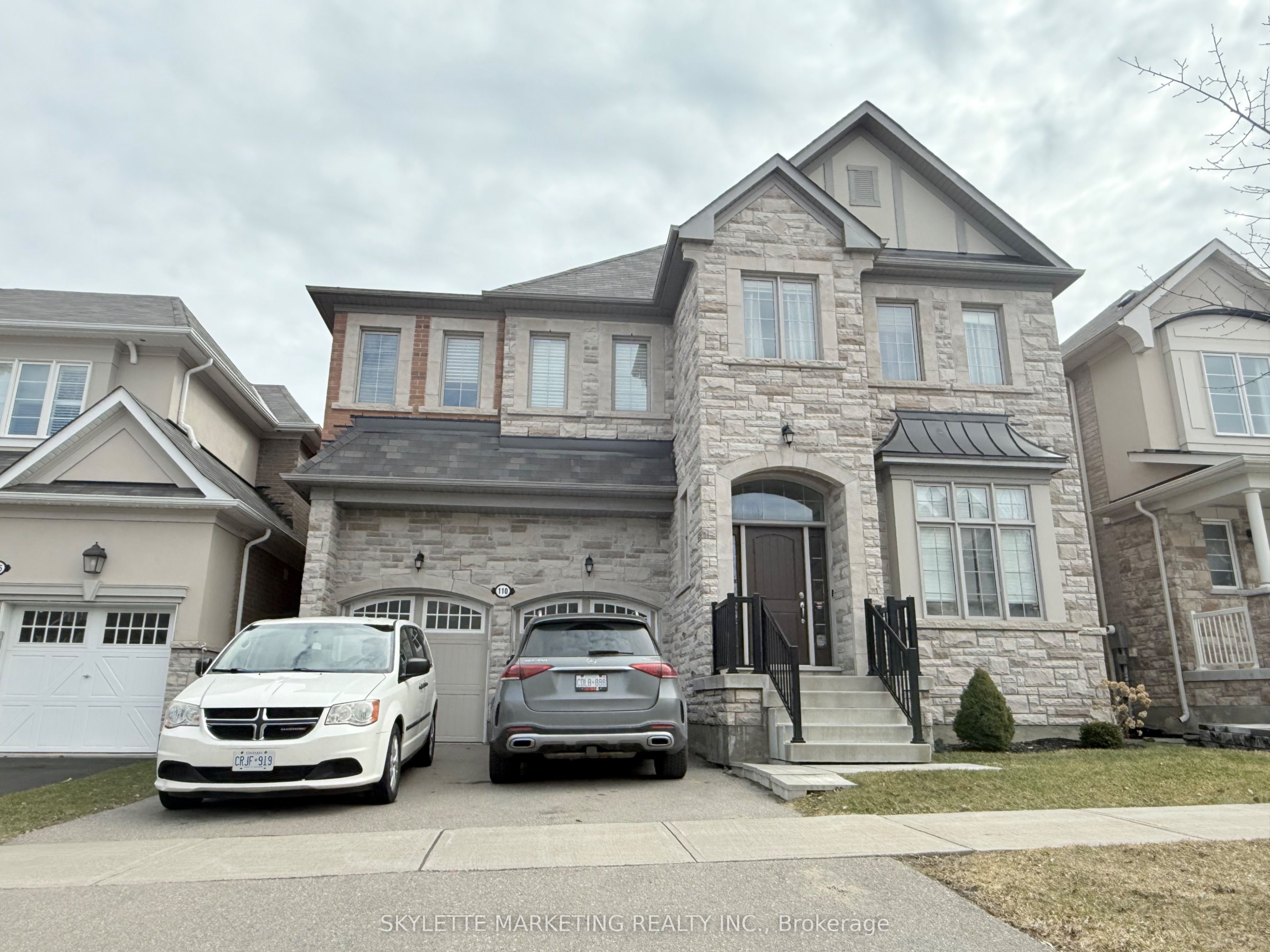 110 Novan Crescent, Aurora, ON L4G 0X7