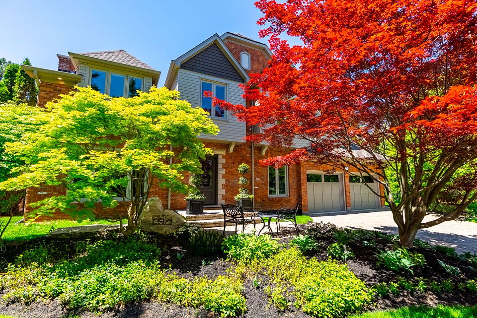 2312 Hoover Court, Burlington, ON L7P 4V2