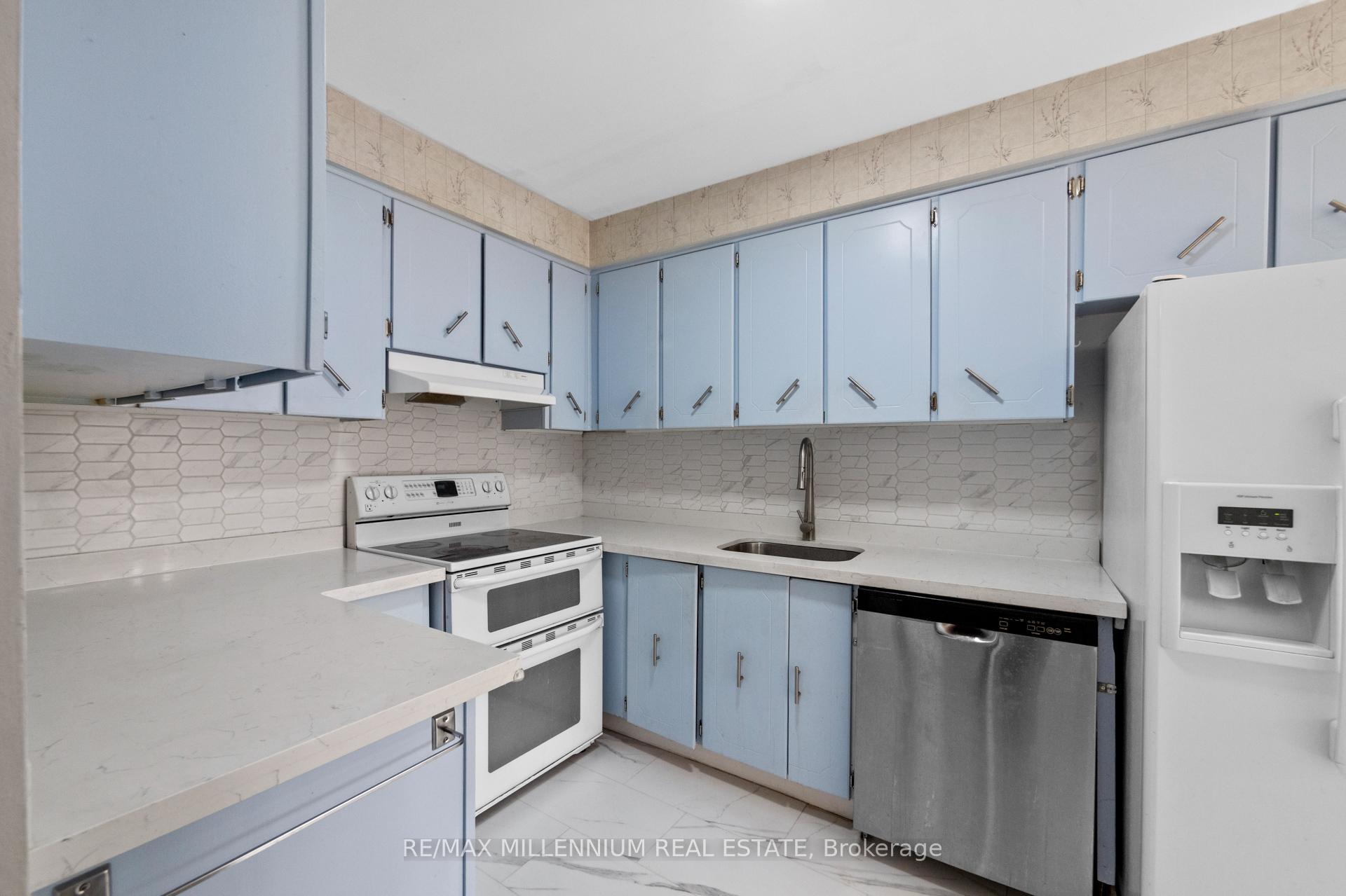 4 Bedrooms Condo at 3339 Council Ring, Mississauga For sale