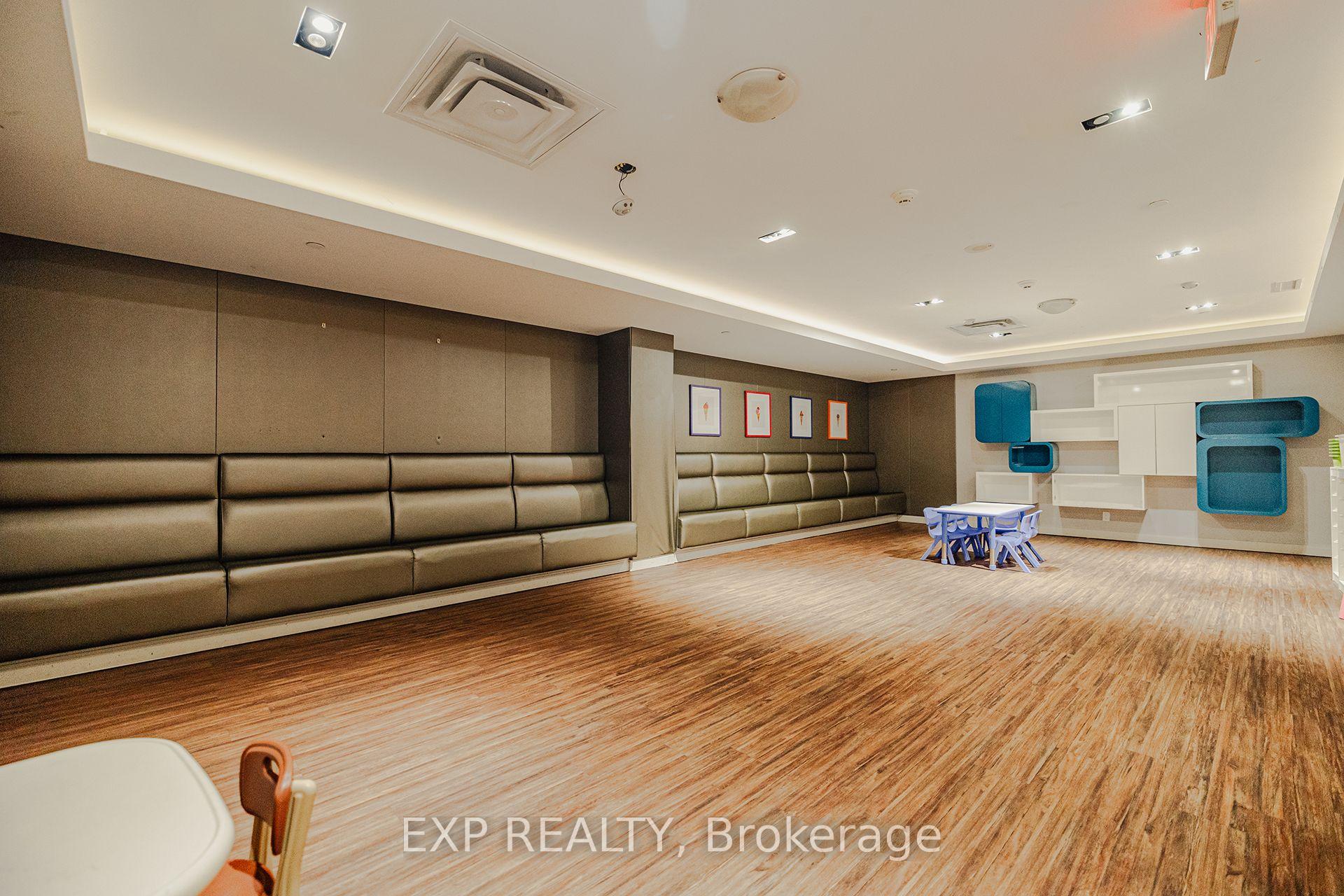 2 Bedrooms Condo at 9 Valhalla Inn,  Toronto For sale