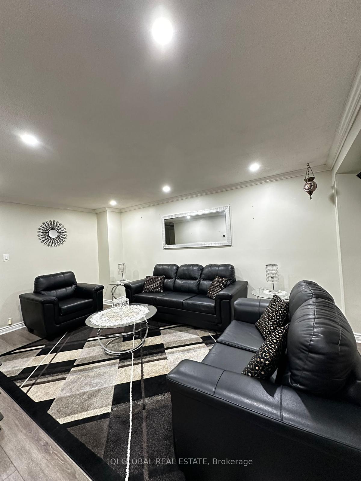3 Bedrooms Condo at 3500 South Mills, Mississauga For sale